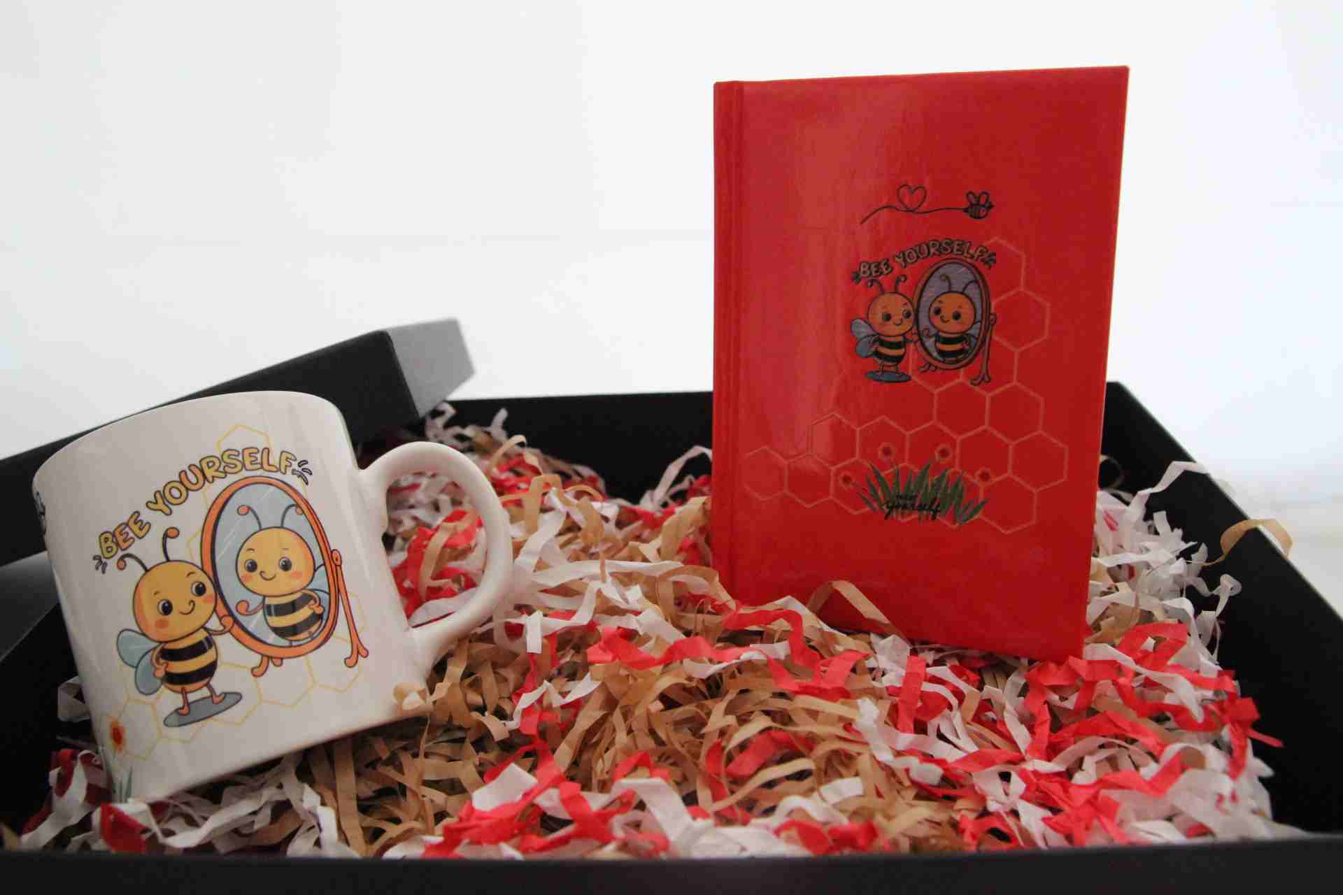 Arı Temalı Kupa Bardak ve Defter Hediye Kutusu