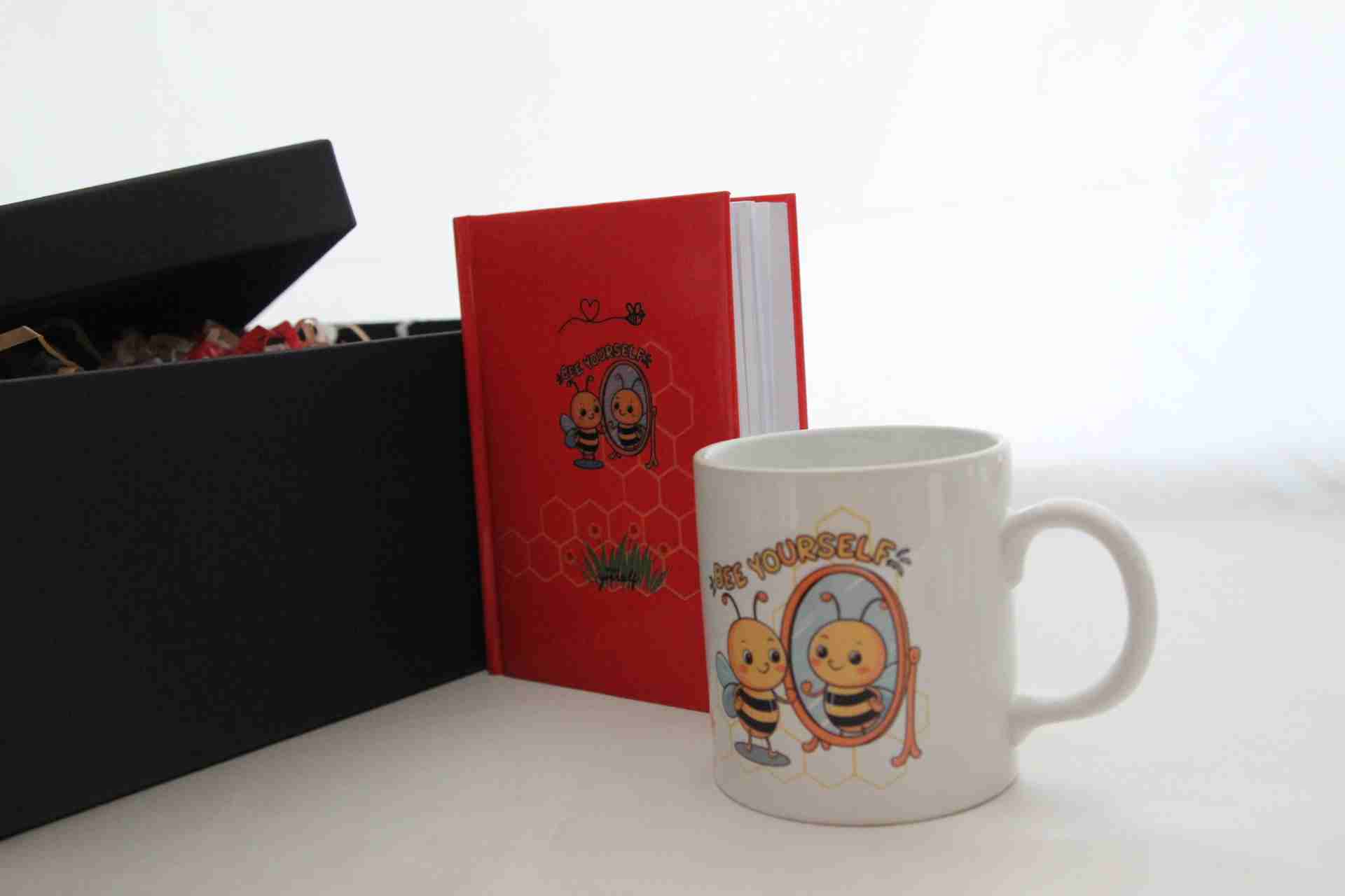 Arı Temalı Kupa Bardak ve Defter Hediye Kutusu