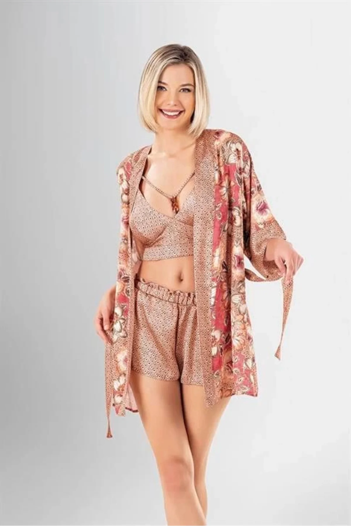 Arias Closet 3'lü Şort Takımı Desenli Arias Closet 3'lü Şort Takımı Desenli