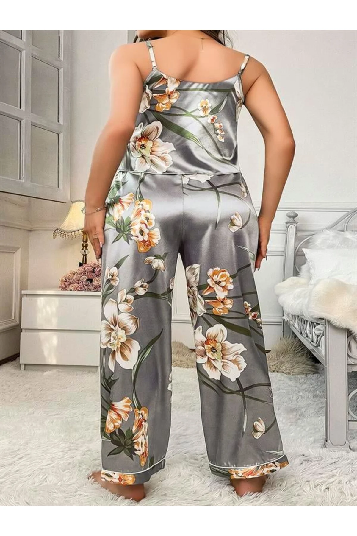 Arias Closet Büyük Beden Çiçek Desenli İnce Askılı Gri 2'li Takım Arias Closet Büyük Beden Çiçek Desenli İnce Askılı Gri 2'li Takım