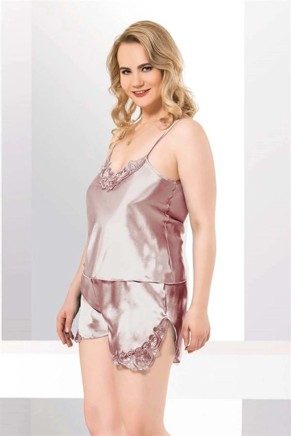 Arias Closet Büyük Beden Vizon Saten Babydoll Şort Takımı Arias Closet Büyük Beden Vizon Saten Babydoll Şort Takımı Fiyatı, Yorumları ve Özellikleri