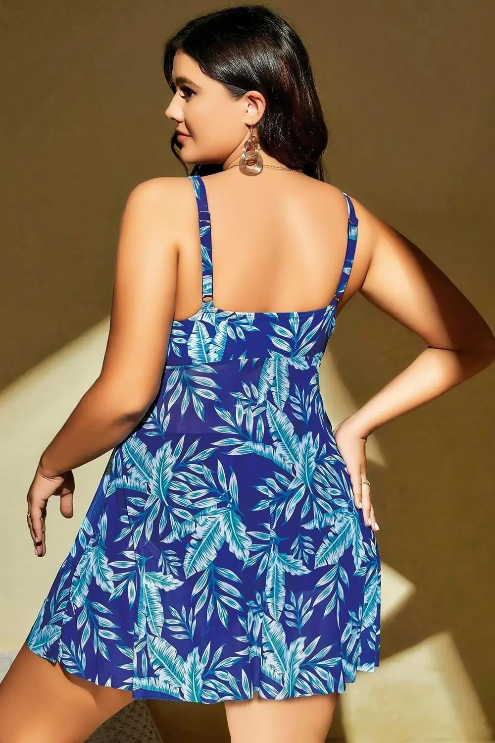 Arias Closet Büyük Beden Mavi Üstüne Yaprak Desenli Yırtmaçlı Gec