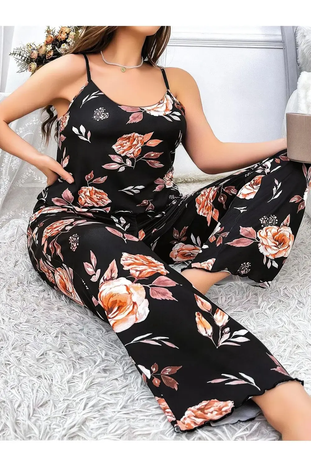 Arias Closet Büyük Beden Siyah Üstüne Çiçek Desenli İnce Askılı 2