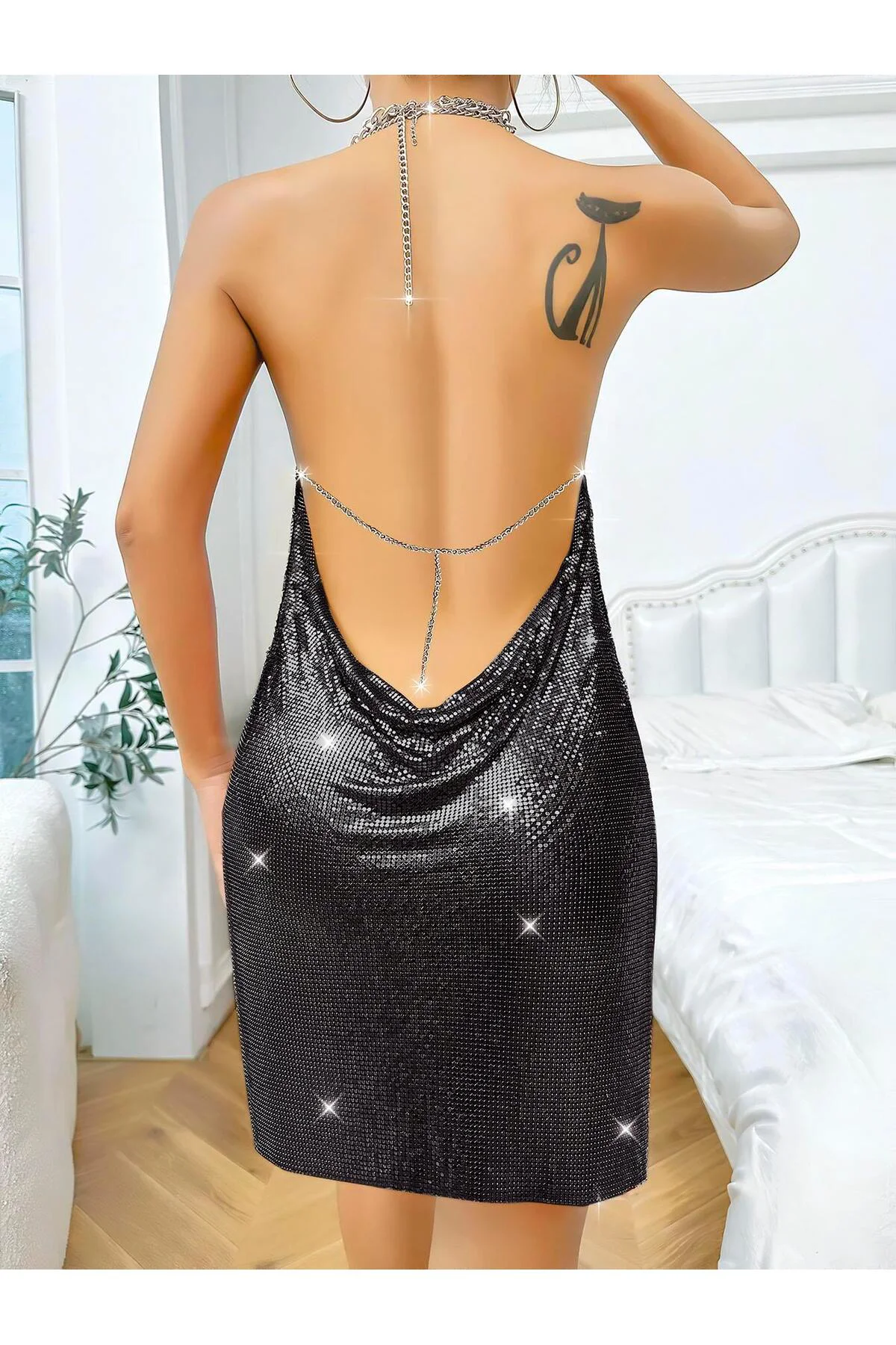 Arias Closet Özel Tasarım Siyah Payetli Zincir Detaylı Parlak Işıltılı Sırt Dekolteli Fantezi Mini C