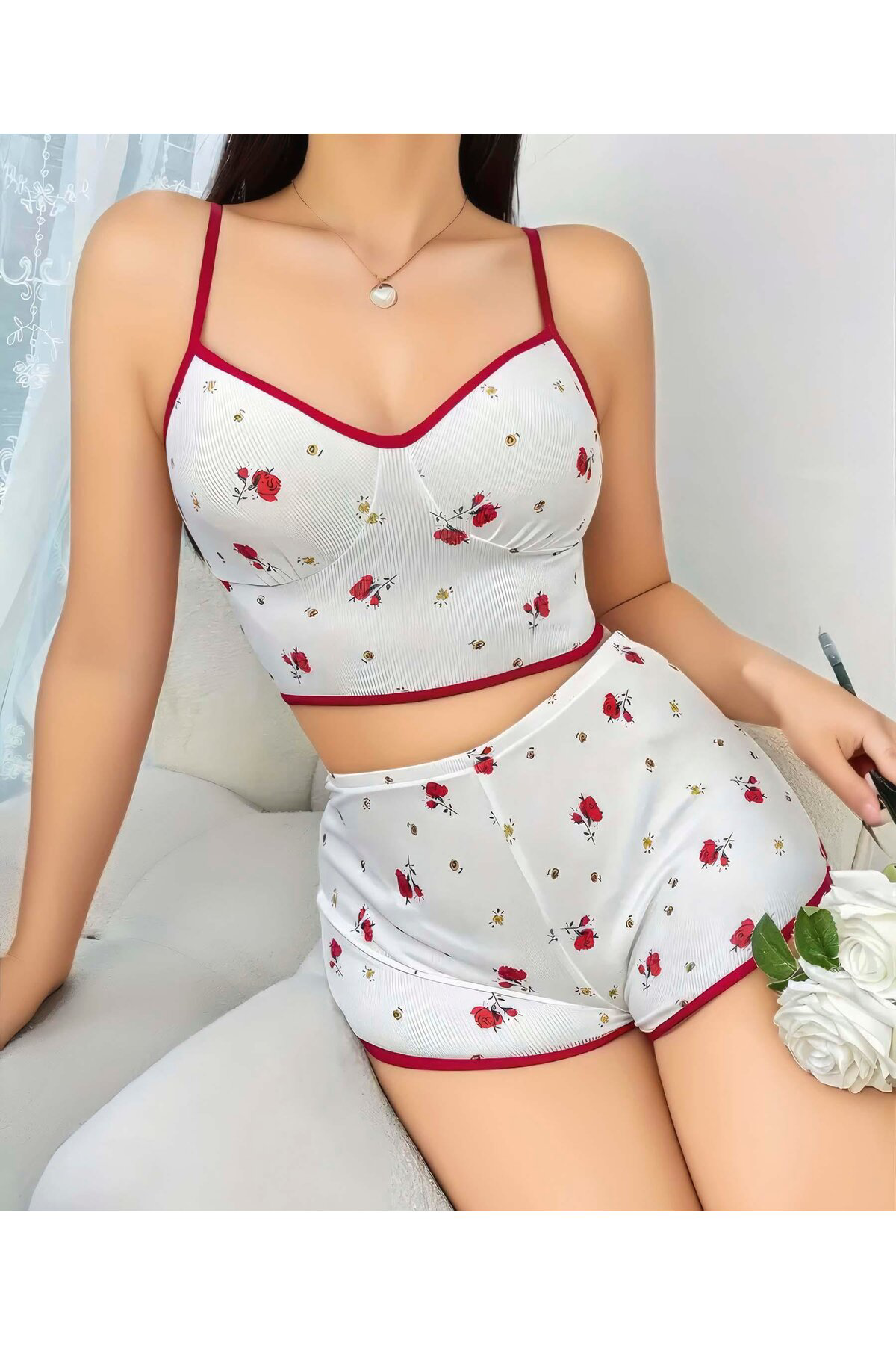 Aria's Closet Arias Closet Pamuklu Beyaz Üstüne Kırmızı Gül Desen Fitilli Askıl