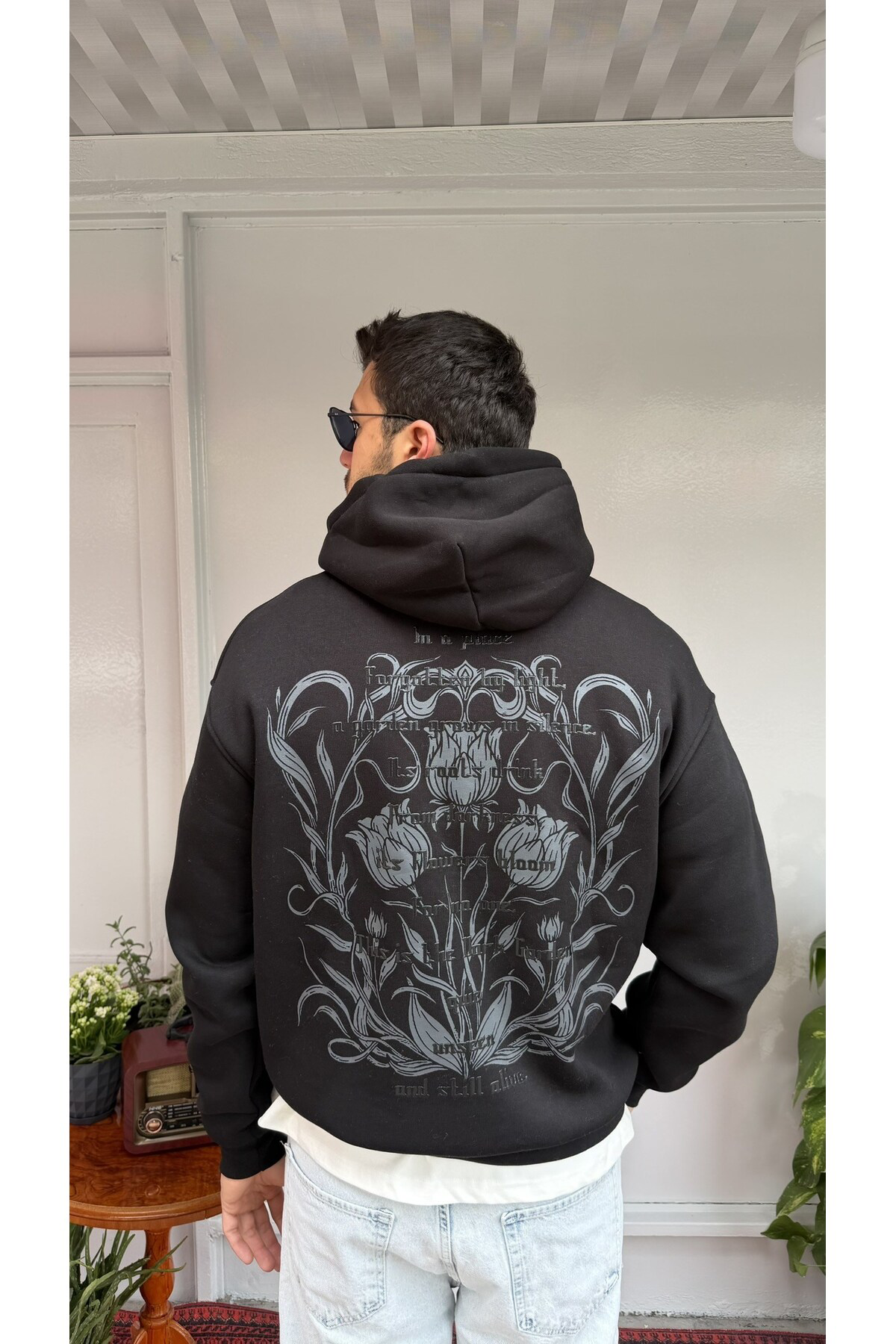 Arka Çiçek Desen Kapüşon