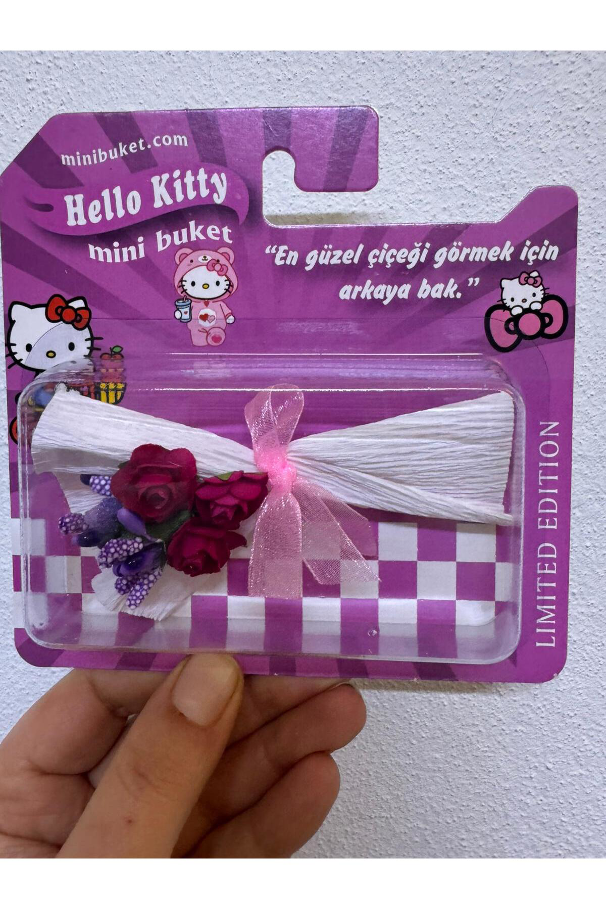 ARKASI AYNALI MİNİ HELLO KİTTY ÇİÇEK BUKETİ