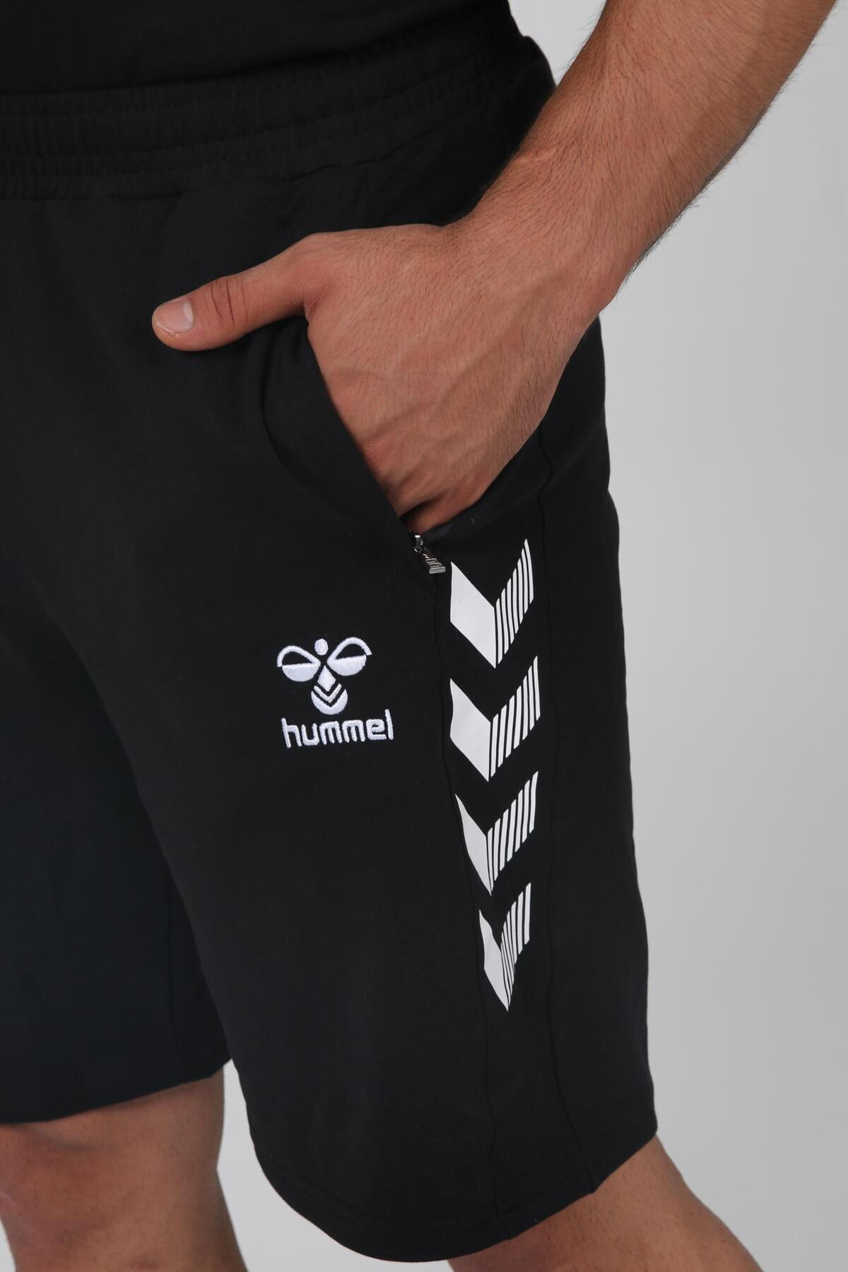 Hummel Armin Pamuklu Cepli Kamp Şortu Siyah