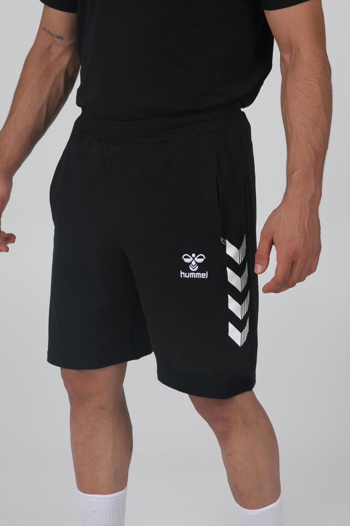 Hummel Armin Pamuklu Cepli Kamp Şortu Siyah