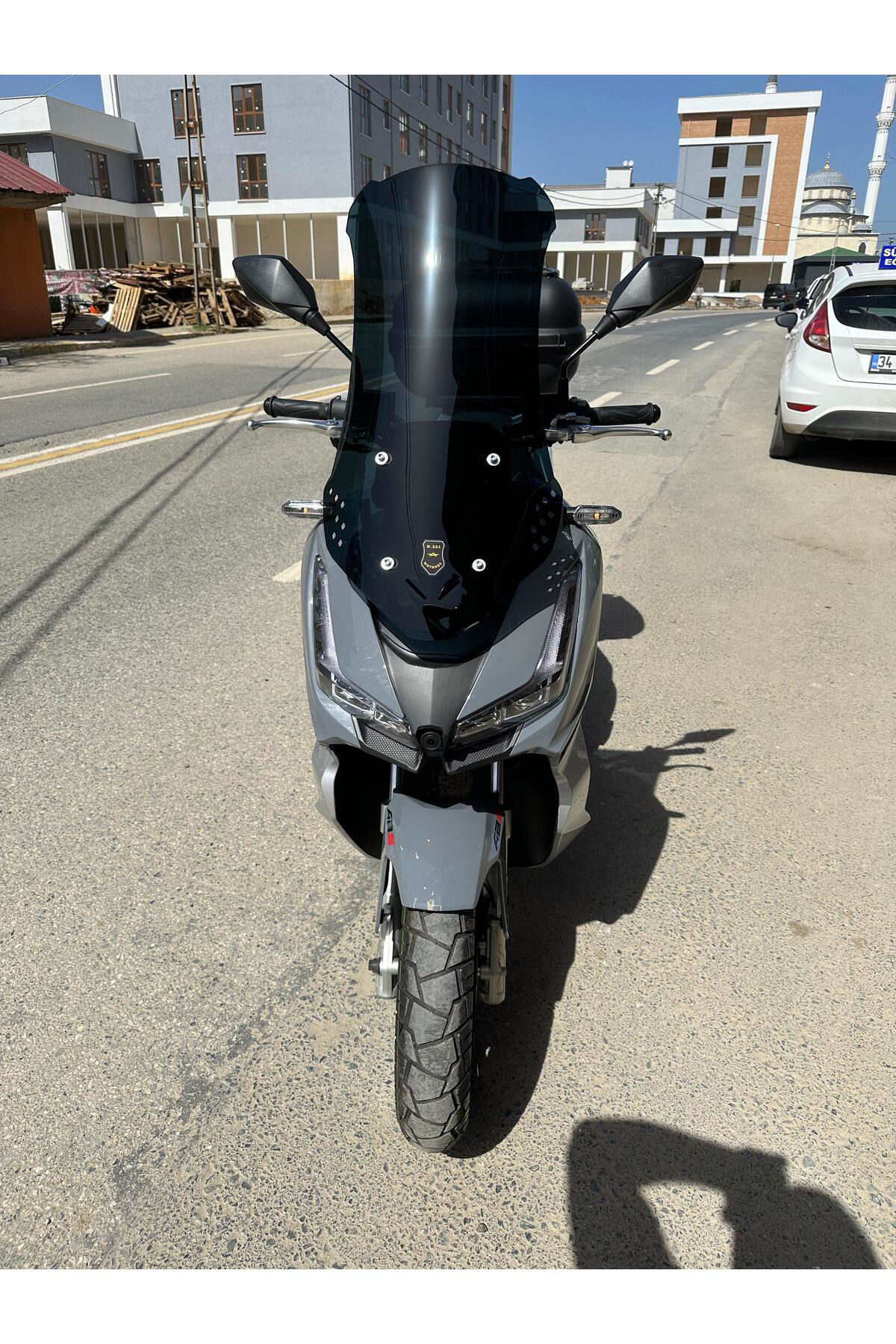 Motocam Arora Beatrix Ön Cam 2023 2024 Uyumlu 55Cm Siyah Renkli 4Mm Kisa