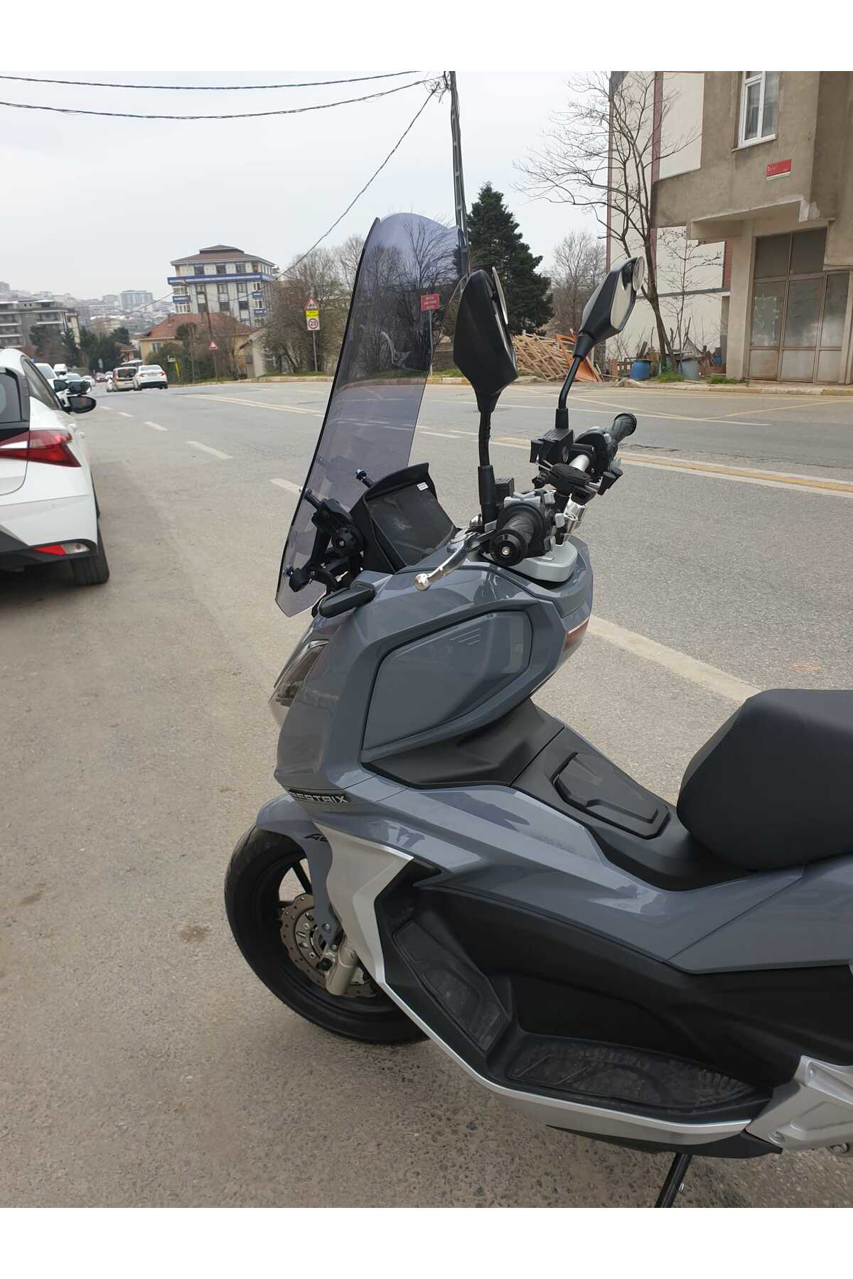 Motocam Arora Beatrix Ön Cam 2023 2024 Uyumlu 75Cm Açıkfüme Renkli 4Mm Uz