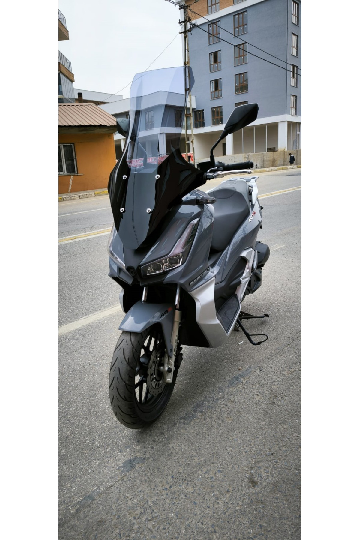 Motocam Arora Beatrix Ön Cam 2023 2024 Model 78Cm Açıkfüme Renkli 4Mm Uzu