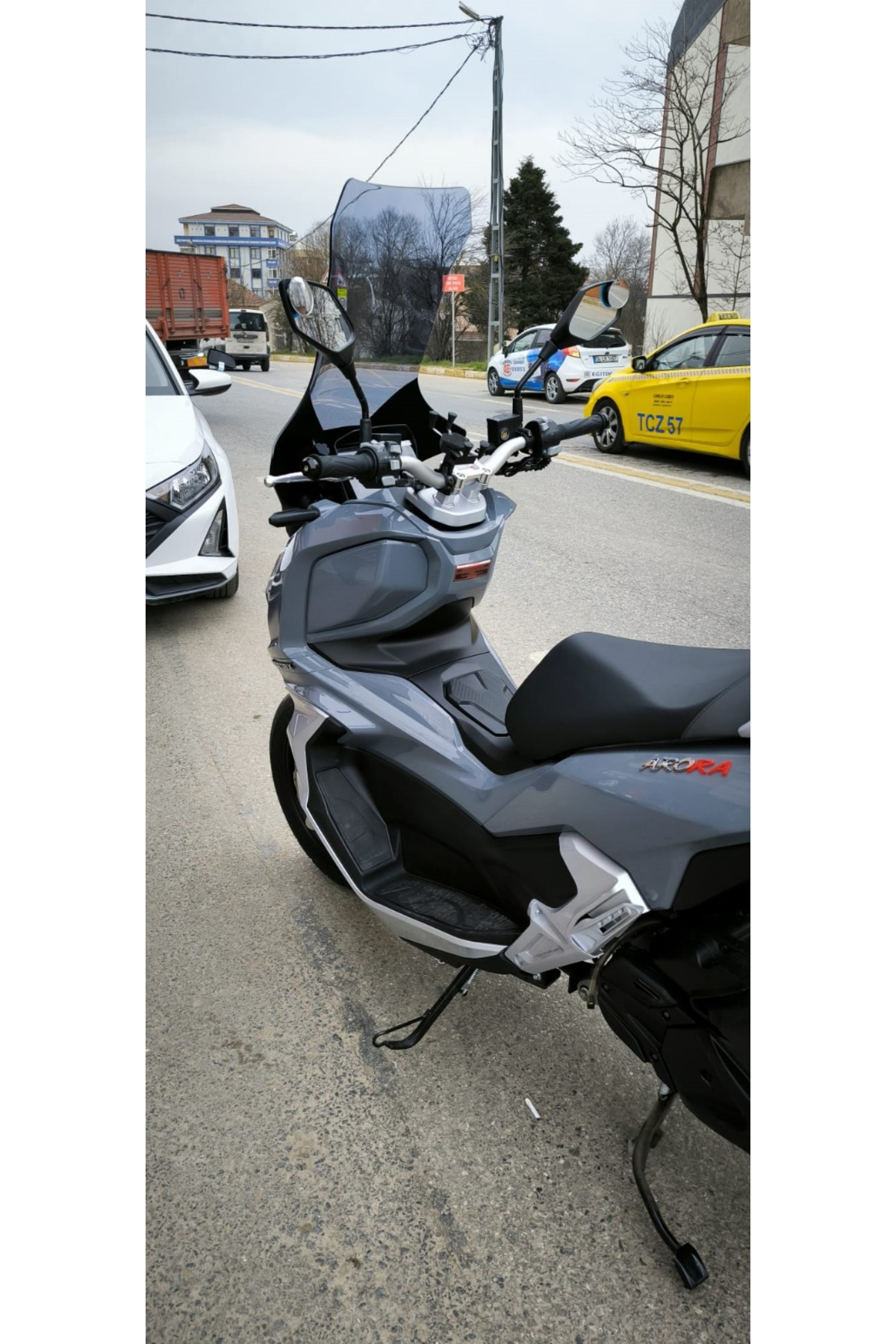 Motocam Arora Beatrix Ön Cam 2023 2024 Model 78Cm Açıkfüme Renkli 4Mm Uzu