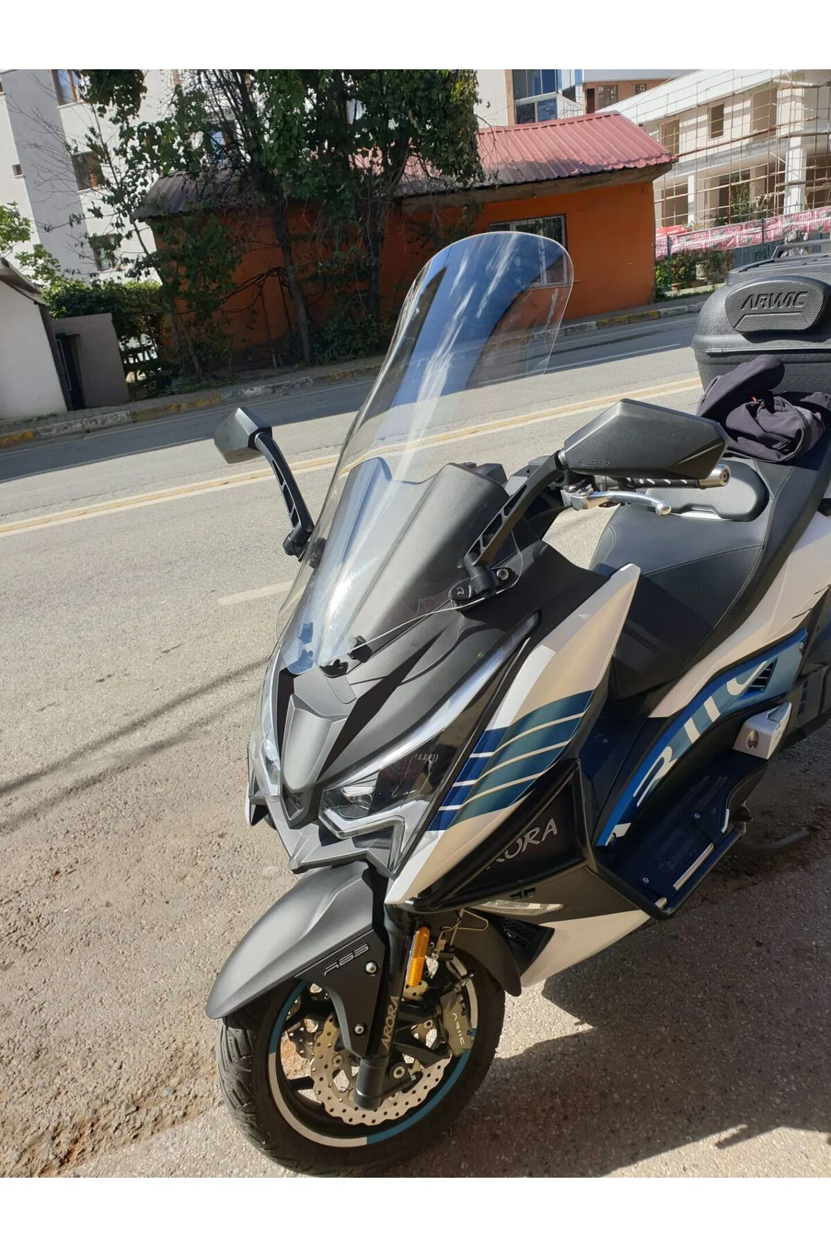 Arora Chinf 318 Ön Cam 2023-2026 Model 75cm Şeffaf Renkli 4mm UZU