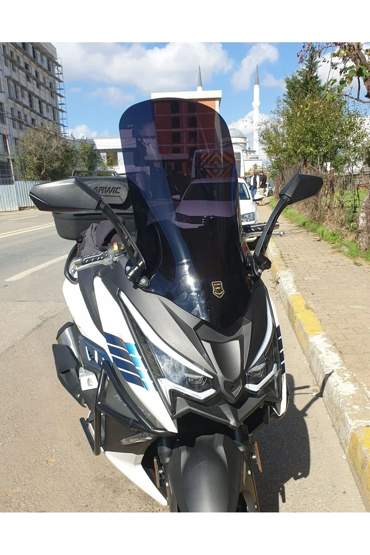 Arora Chinf 318 Ön Cam 2023-2026 Model 75cm Siyah Renkli 4mm UZUN