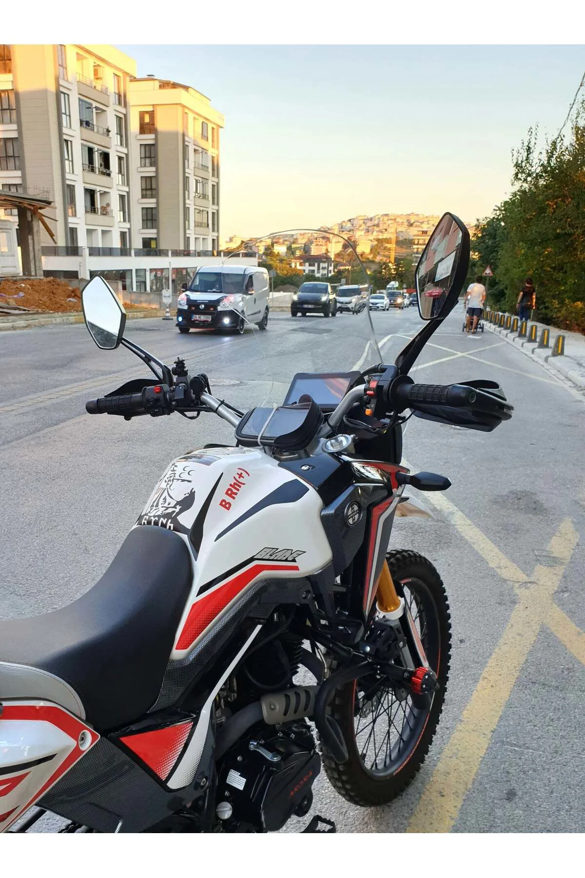 Arora CR 250 Ön Cam 2025-2026 Model 55cm Şeffaf Renkli 4mm