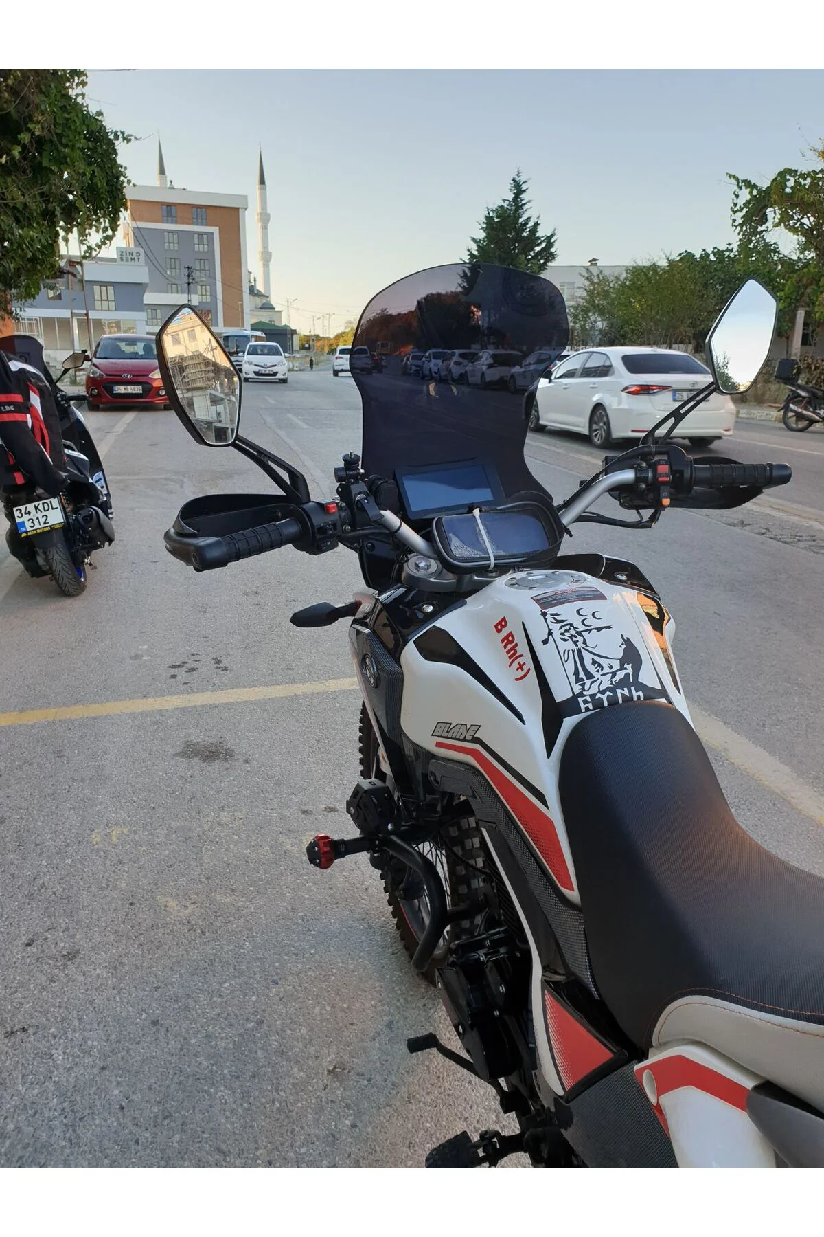Arora CR 250 Ön Cam 2025-2026 Model 55cm Siyah Renkli 4mm