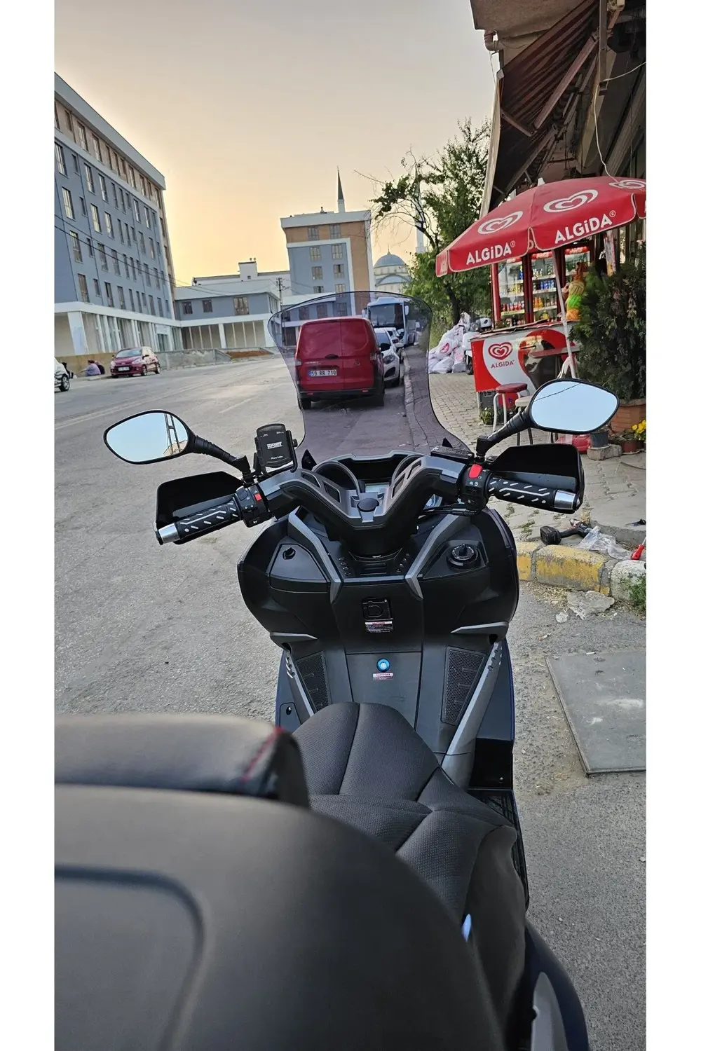 Arora Gt 125 250 Ön Cam 2023 2024 Model 83cm Açıkfüme Renkli 4mm