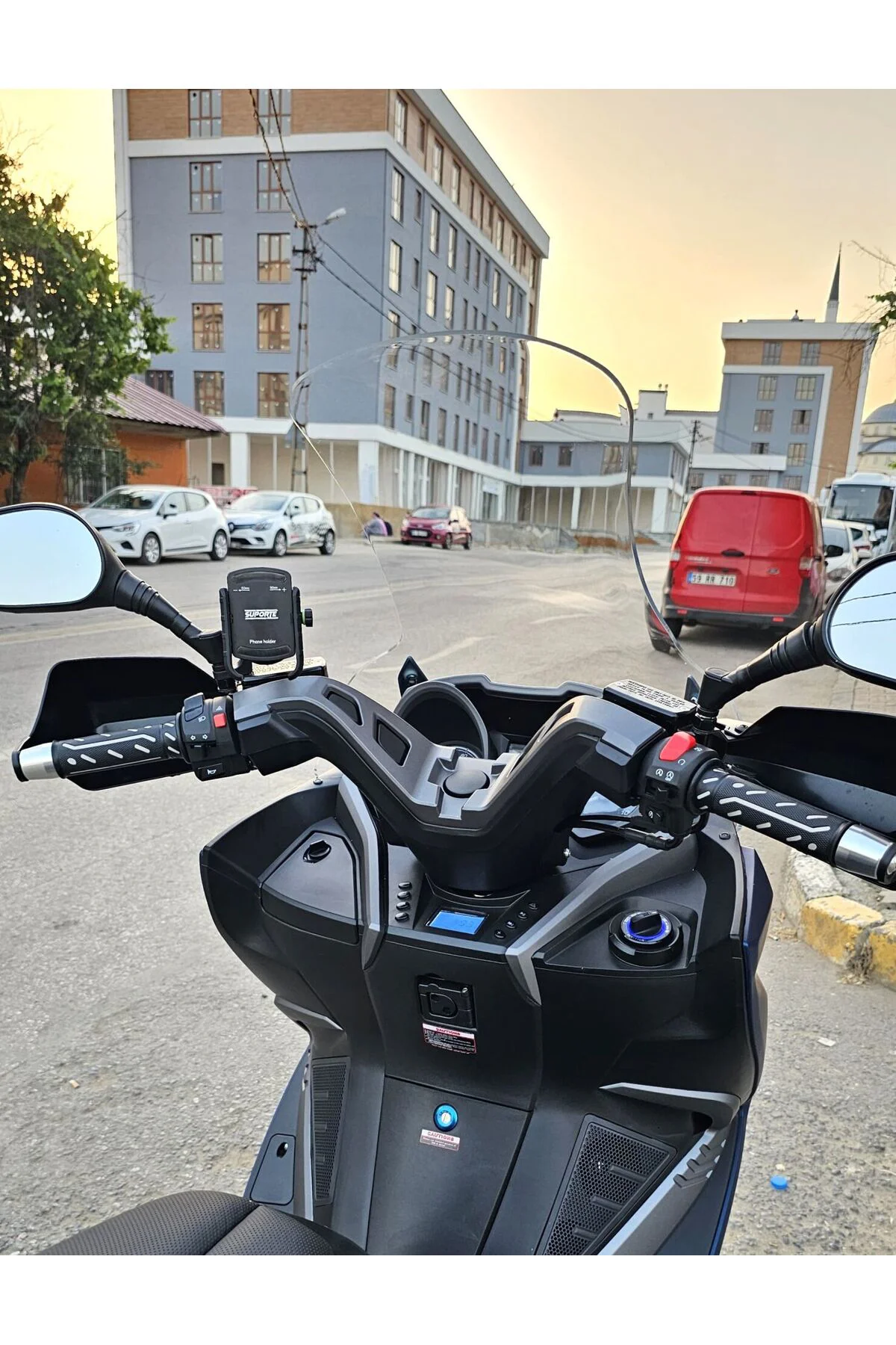 Arora GT 250 Ön Cam 2023-2026 Model 83cm Şeffaf Renkli 4mm UZUN