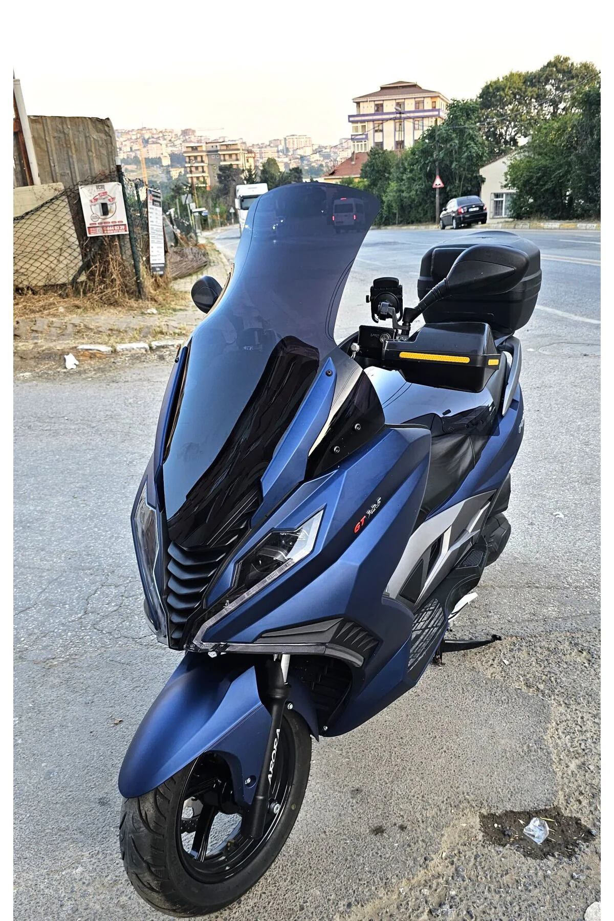 Arora GT 250 Ön Cam 2023-2026 Model 83cm Siyah Renkli 4mm UZUN