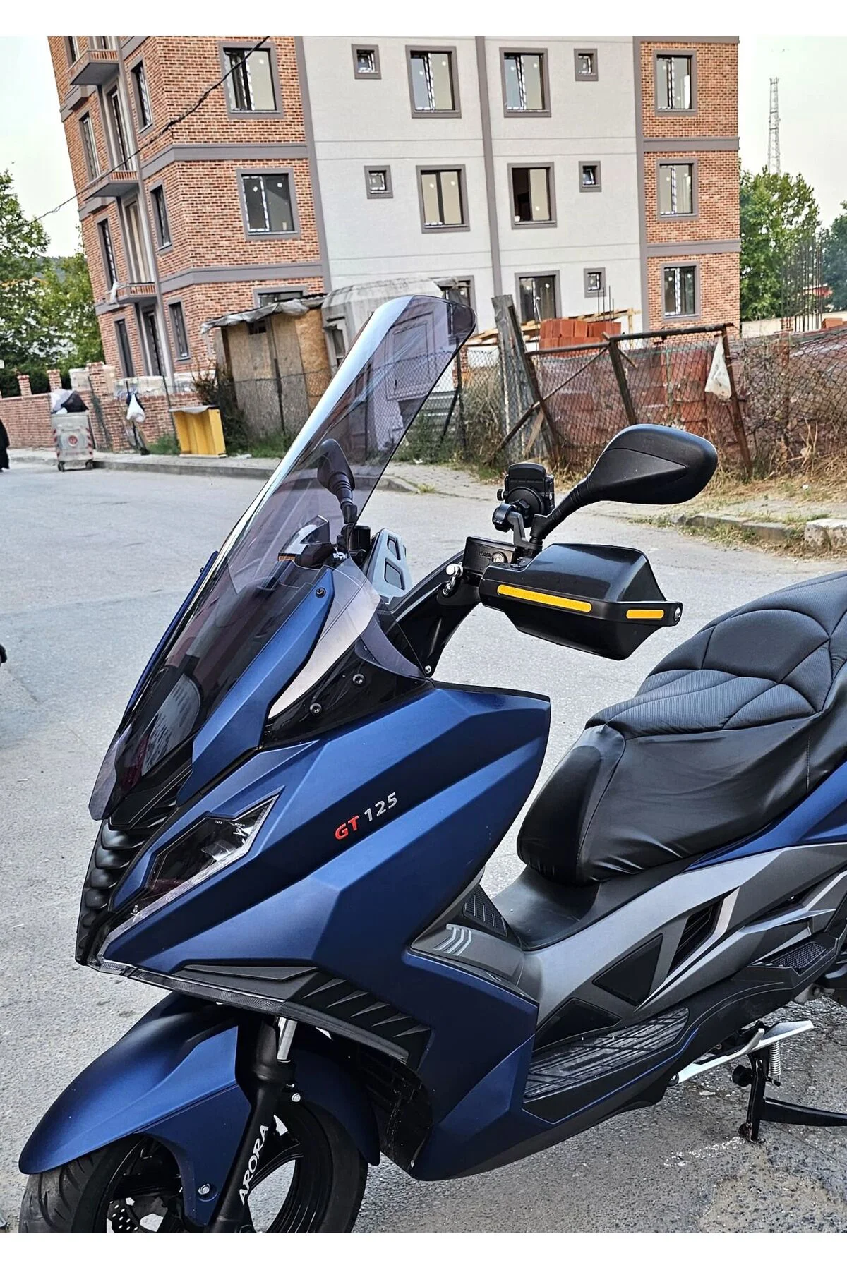 Arora GT 250 Ön Cam 2023-2026 Model 83cm Füme Renkli 4mm UZUN