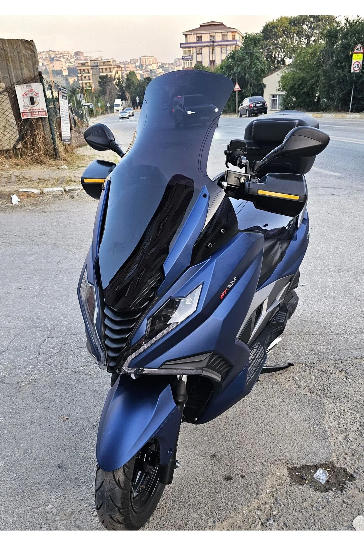 Arora GT 250 Ön Cam 2023-2026 Model 83cm Siyah Renkli 4mm UZUN