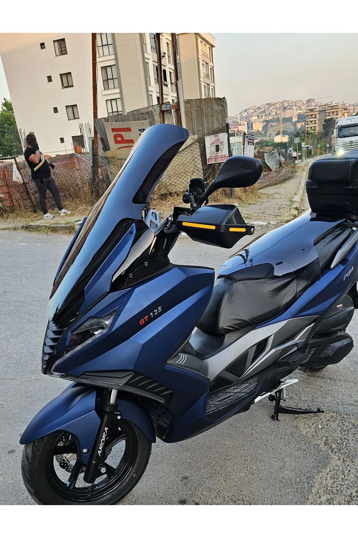 Arora GT 250 Ön Cam 2023-2026 Model 83cm Siyah Renkli 4mm UZUN