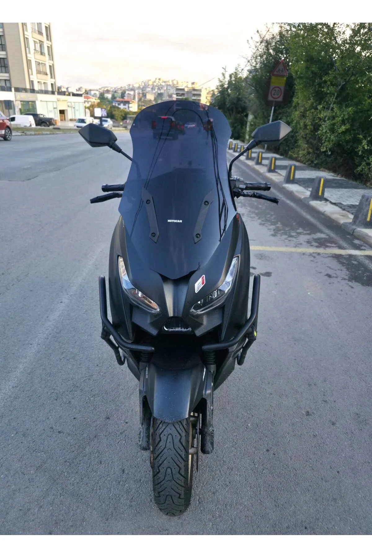 Arora Max Pro 250 Ön Cam 2025-2026 Model 72cm Siyah Renkli 4mm Arora Max Pro 250 Ön Cam 2025-2026 Model 72cm Siyah Renkli 4mm