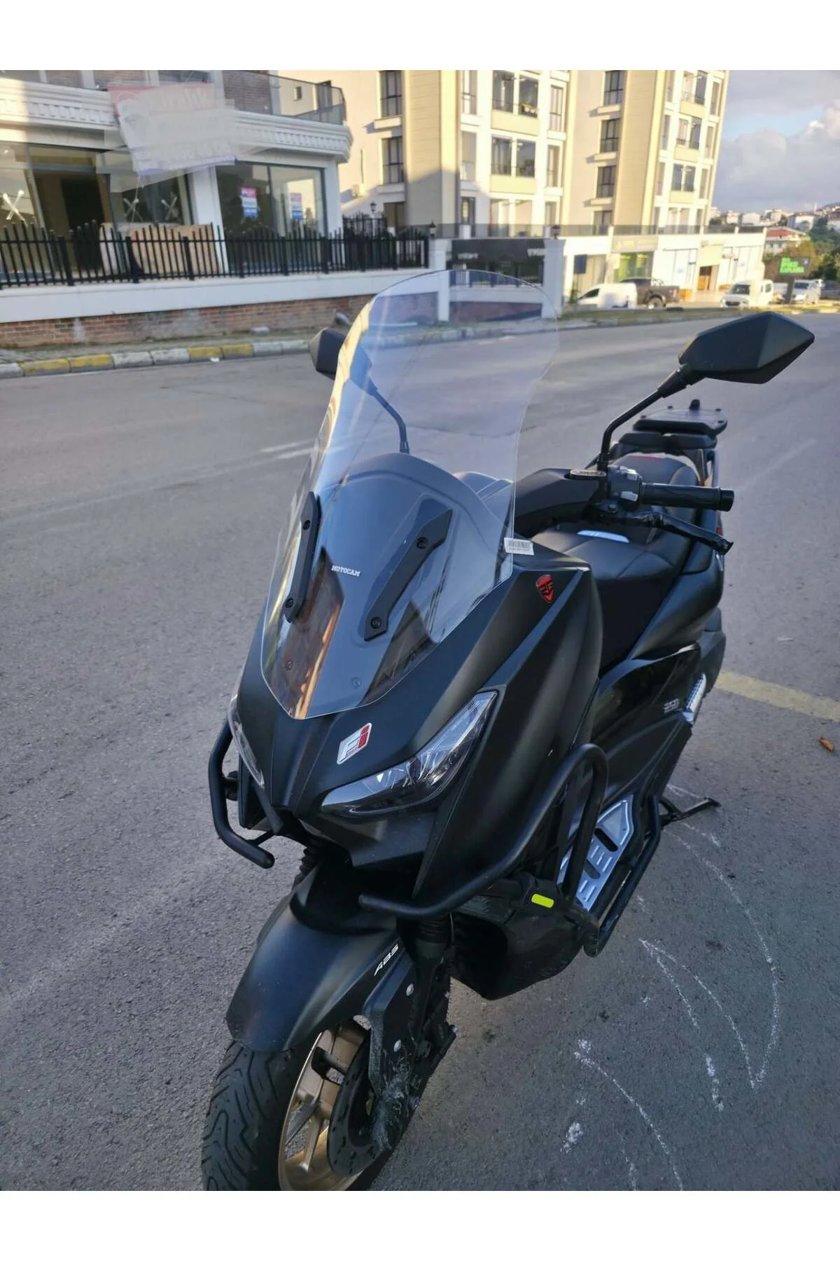 Arora Max Pro 250 Ön Cam 2025-2026 Model 72cm Şeffaf Renkli 4mm Arora Max Pro 250 Ön Cam 2025-2026 Model 72cm Şeffaf Renkli 4mm