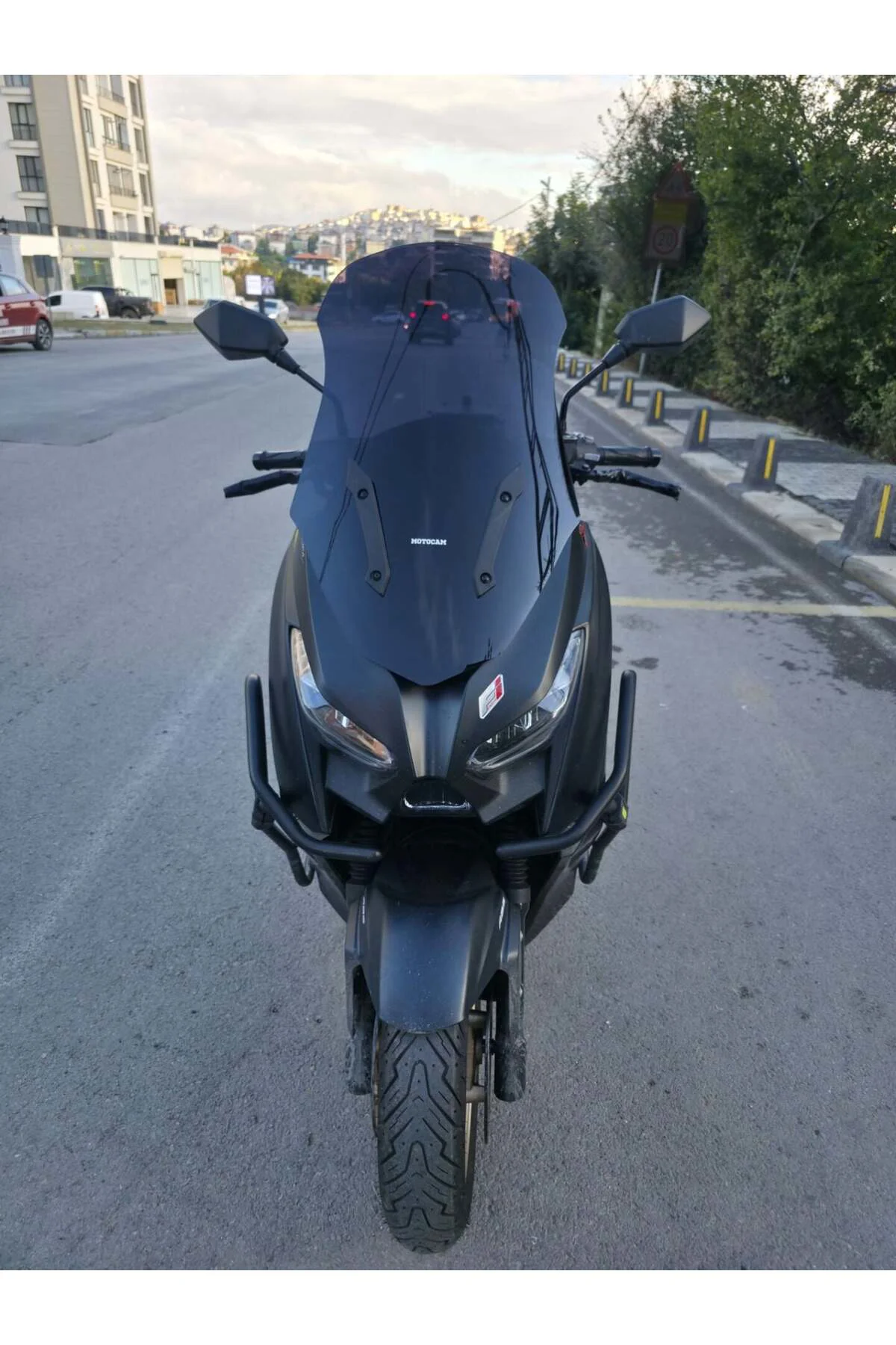 Arora Max Pro 250 Ön Cam 2025-2026 Model 63cm Siyah Renkli 4mm Arora Max Pro 250 Ön Cam 2025-2026 Model 63cm Siyah Renkli 4mm