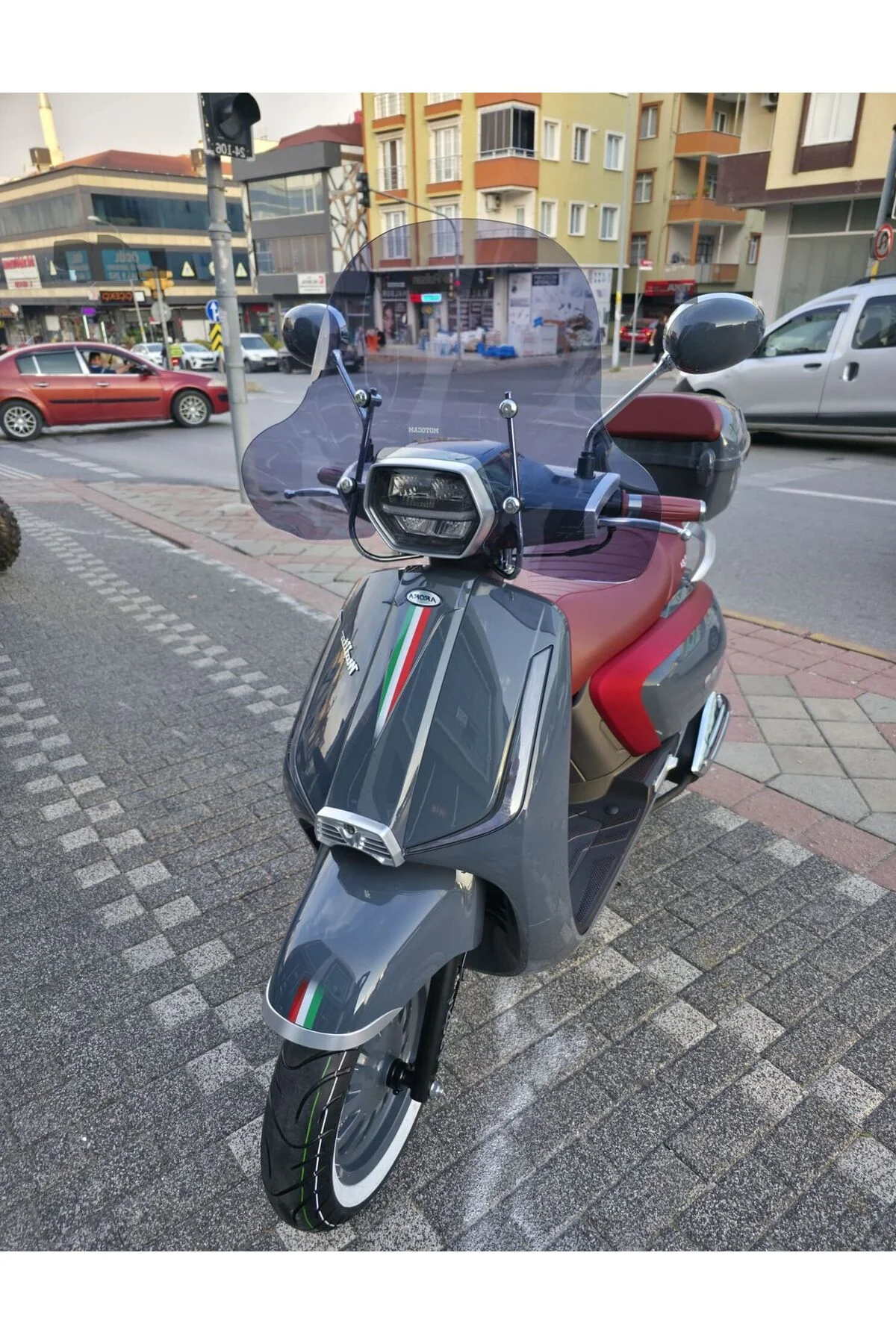 Arora Mojito 50 Ön Cam 2023-2026 Model 43cm Füme Renkli 4mm Elcikli APARATSIZ Arora Mojito 50 Ön Cam 2023-2026 Model 43cm Füme Renkli 4mm Elcikli APARATSIZ - Görsel 3