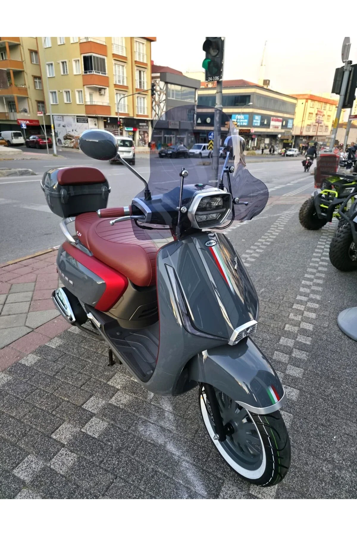 Arora Mojito 50 Ön Cam 2023-2026 Model 43cm Füme Renkli 4mm Elcikli APARATSIZ Arora Mojito 50 Ön Cam 2023-2026 Model 43cm Füme Renkli 4mm Elcikli APARATSIZ - Görsel 2