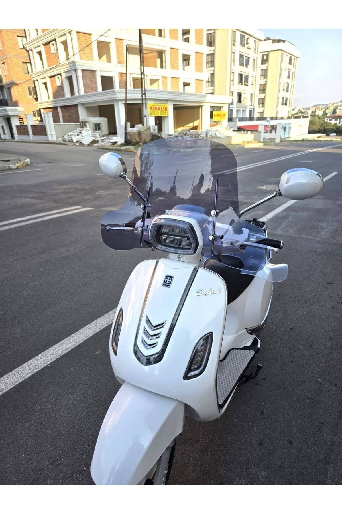 Arora Safari 50 Ön Cam 2021-2026 Model 37cm Füme Renkli 4mm Elcikli APARATSIZ