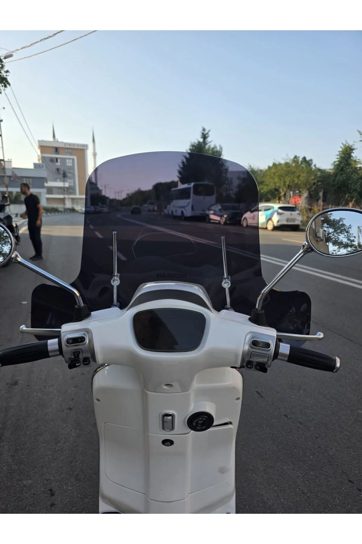 Arora Safari 50 Ön Cam 2021-2026 Model 37cm Siyah Renkli 4mm Elcikli APARATSIZ