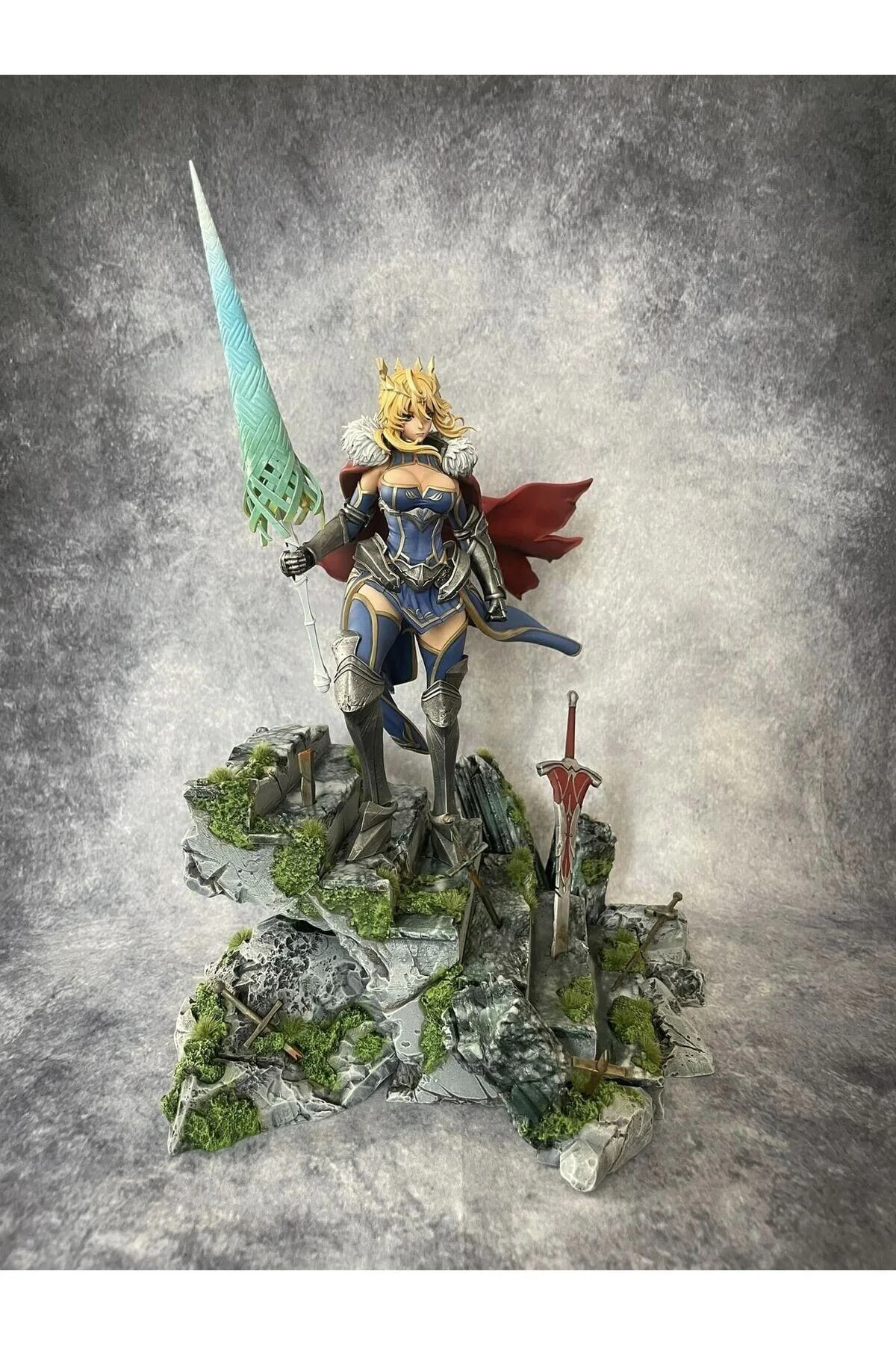Artoria Pendragon Sabre Fate Stay Night Boyalı Figür 30 CM (DEV BOY)