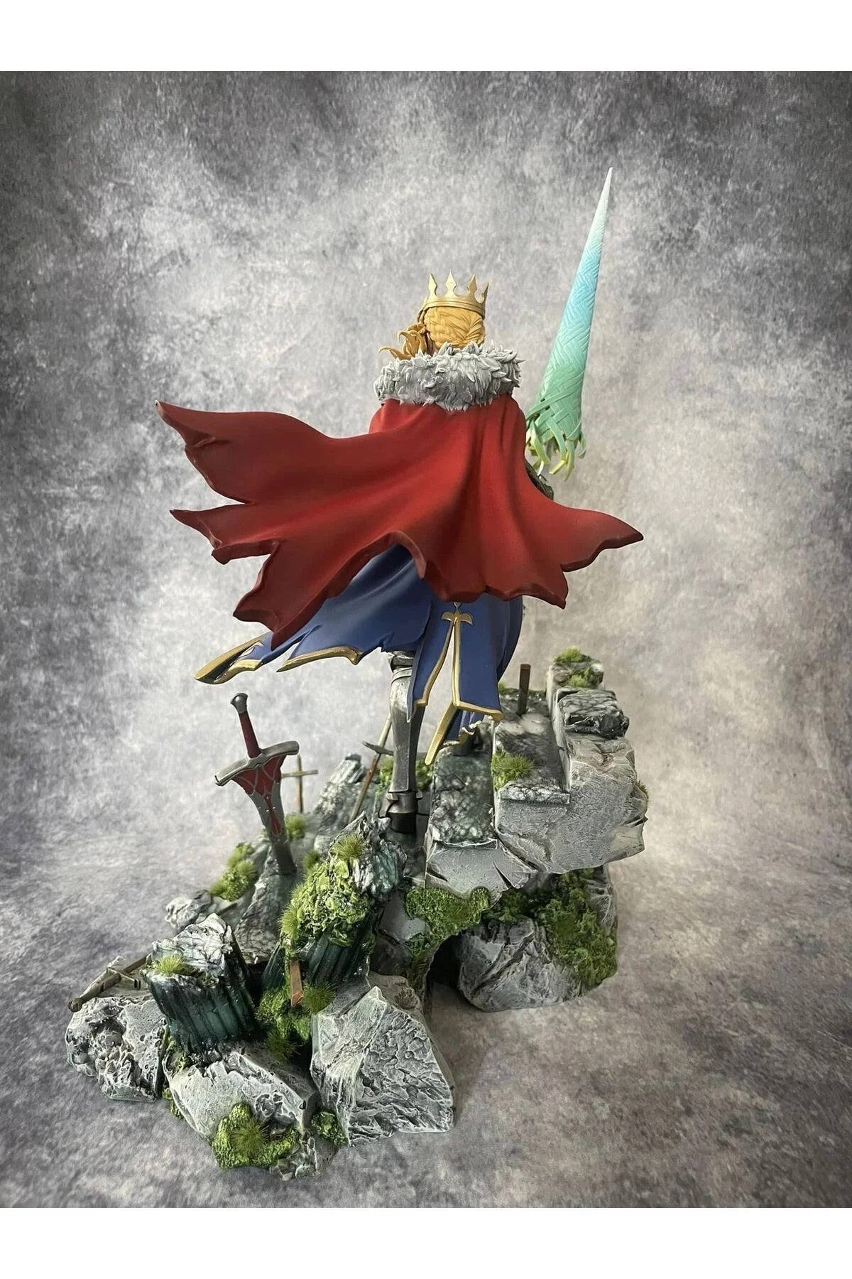 Artoria Pendragon Sabre Fate Stay Night Boyalı Figür 30 CM (DEV BOY)
