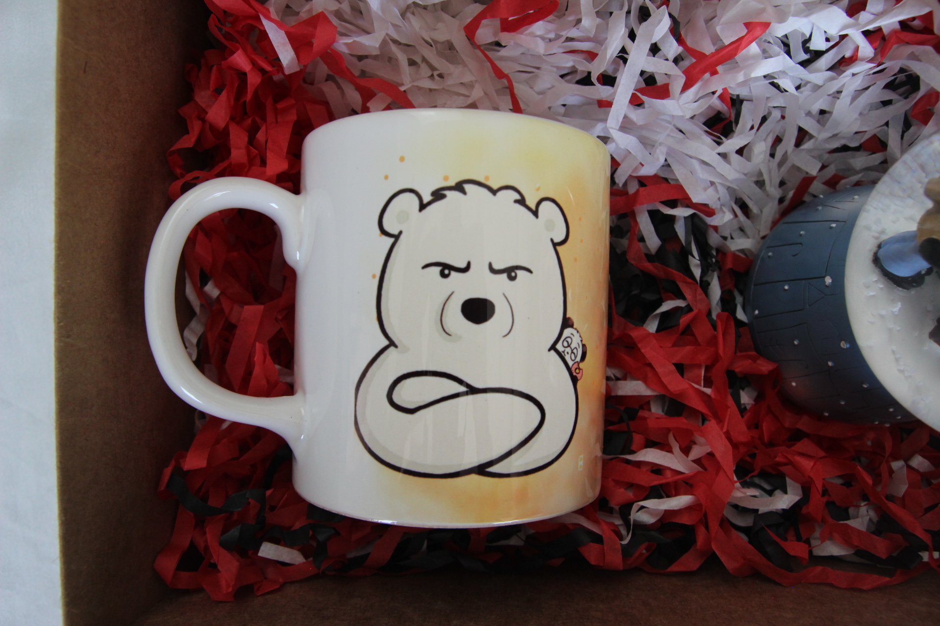 Aşık Çift Temalı Müzikli Işıklı Kar Küresi Ve Kızgın Panda Temalı Kupa Bardak Hediye Kutusu