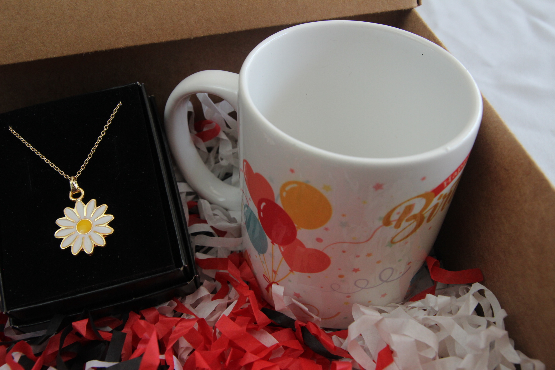 Aşıklar Temalı Kar Küresi Papatya Kolye Ve Doğum Günü Kupası Hediyelik Setler