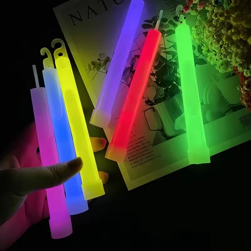 Asılabilir Glow Stick Lamba - Karanlıkta Yanan - 1 Adet Asılabilir Glow Stick Lamba - Karanlıkta Yanan - 1 Adet