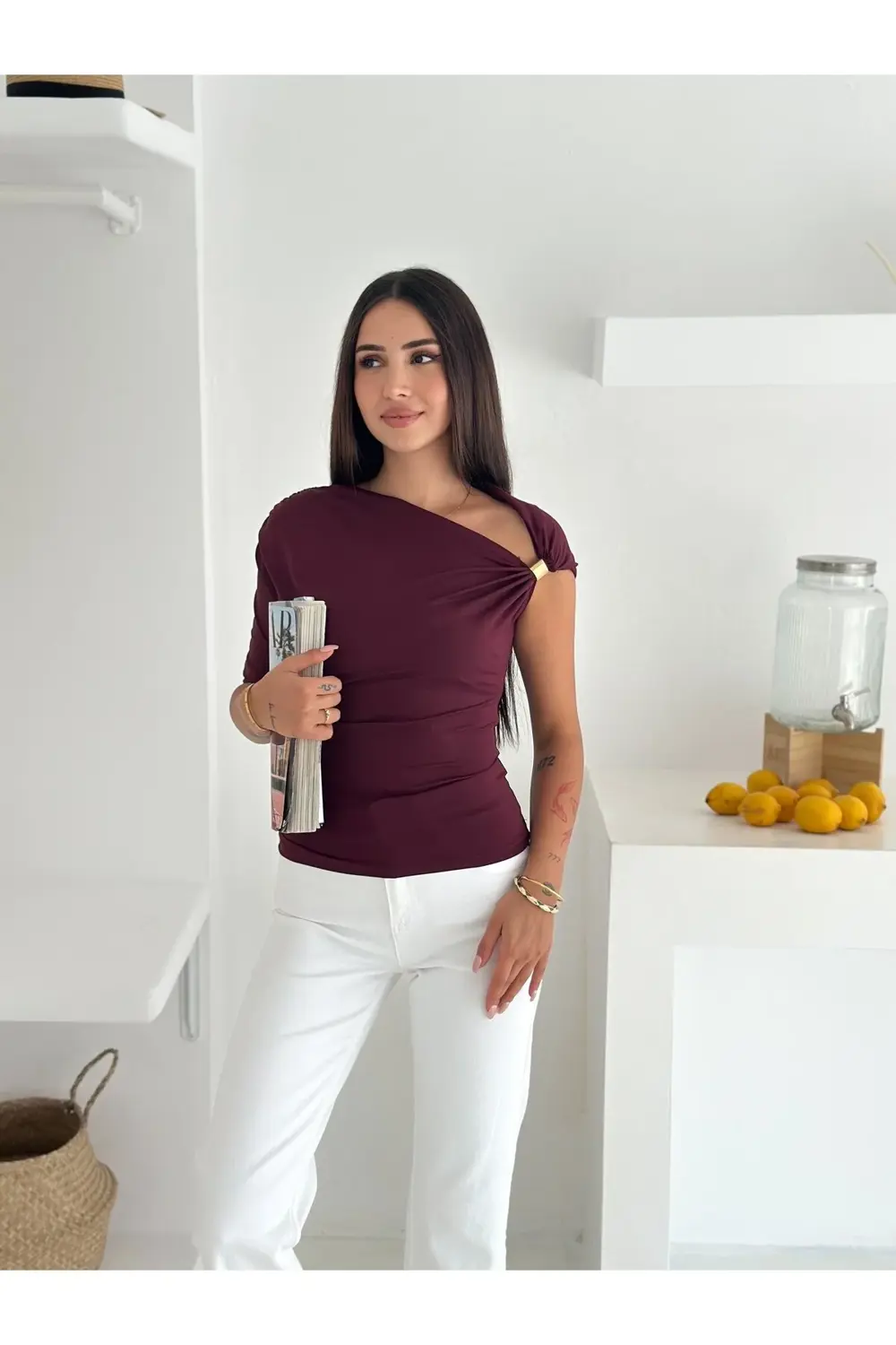 Fiolin Asimetrik Yaka Drapeli Omuz Aksesuarlı Sandy Bluz