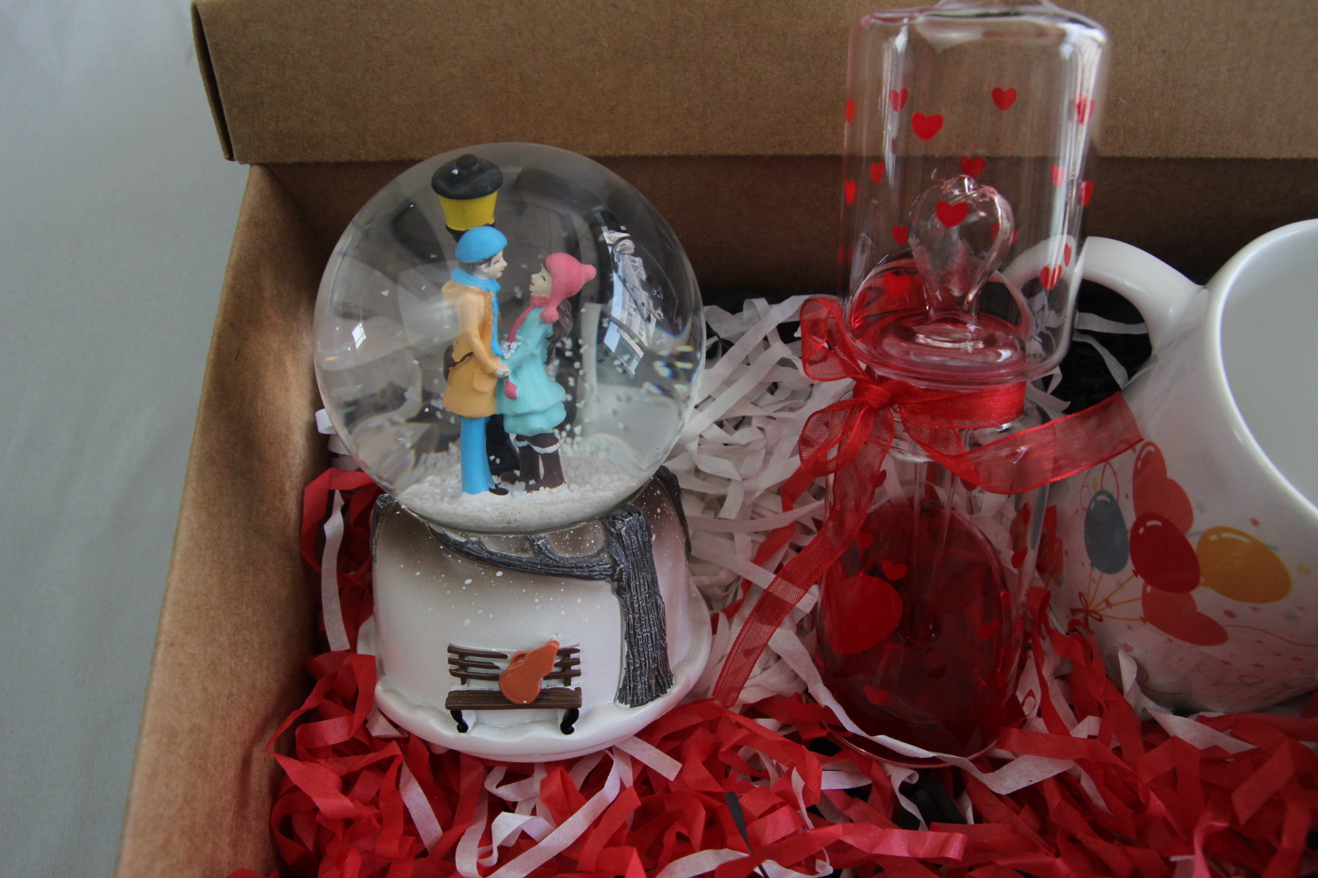 Home Aşk Ölçer Doğum Günü Kupa Bardak Sevgili Aşıklar Temalı Kar Küresi Hediye Kutusu