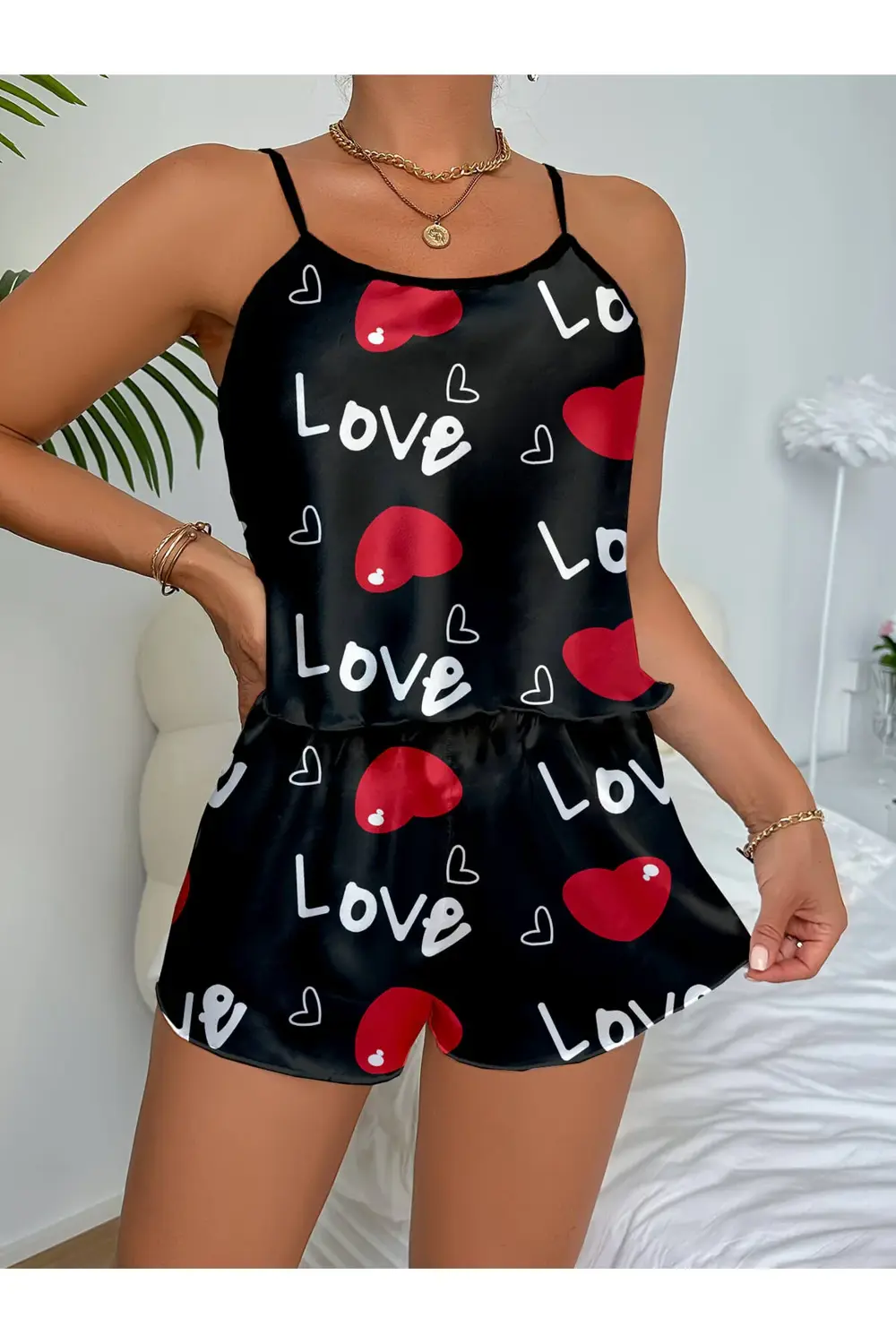 Aşk Temalı Kalp Desenli Siyah Saten Şortlu Gecelik Takım