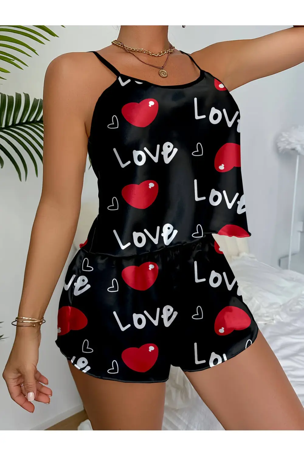 Aşk Temalı Kalp Desenli Siyah Saten Şortlu Gecelik Takım