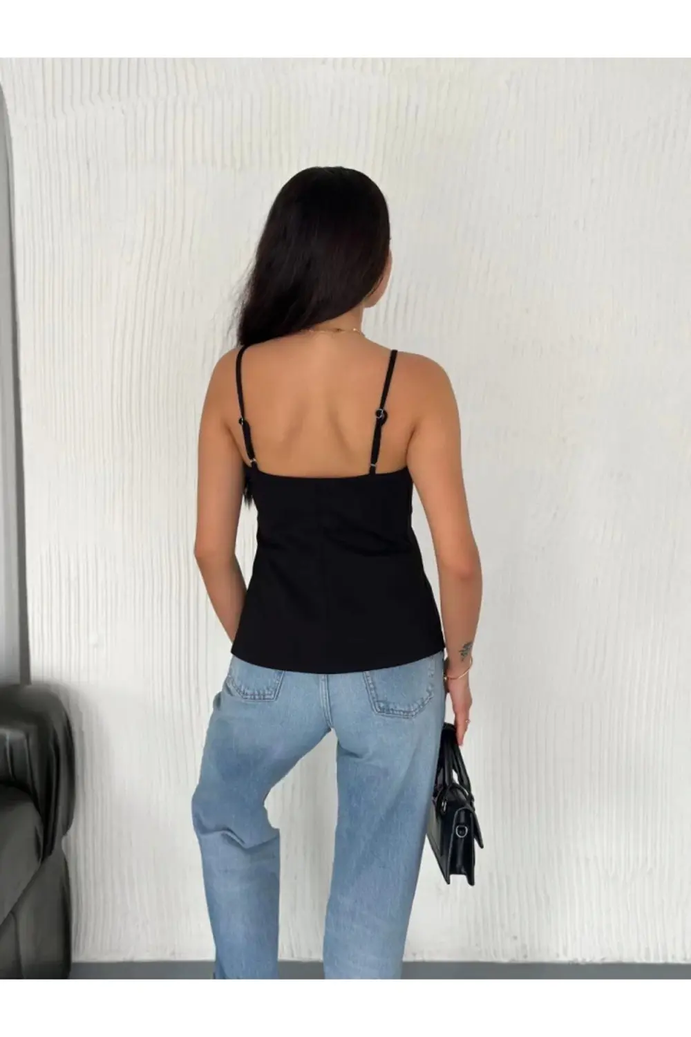 Askılı Dekolte Deraylı Bluz Crop - Siyah