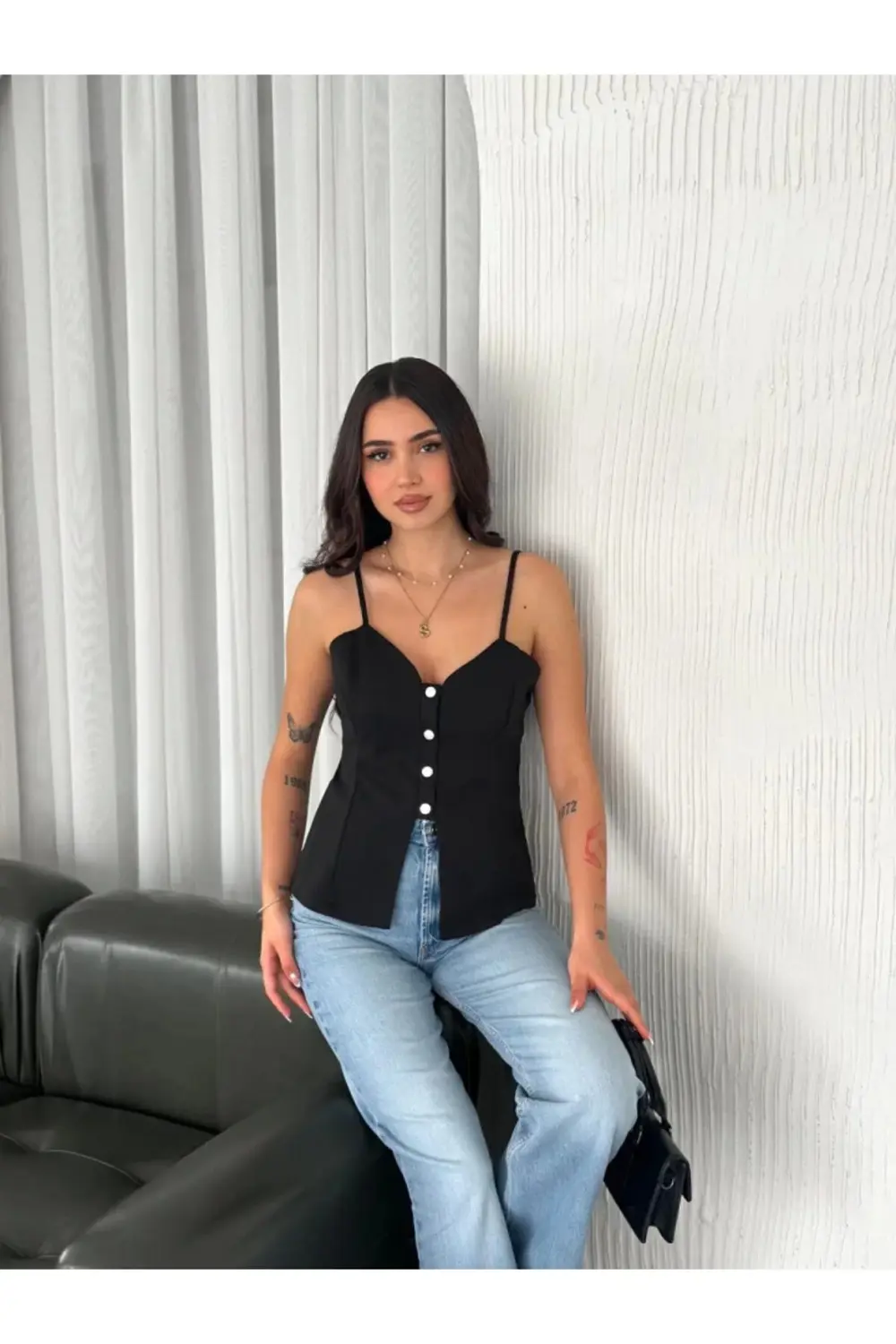 Askılı Dekolte Deraylı Bluz Crop - Siyah