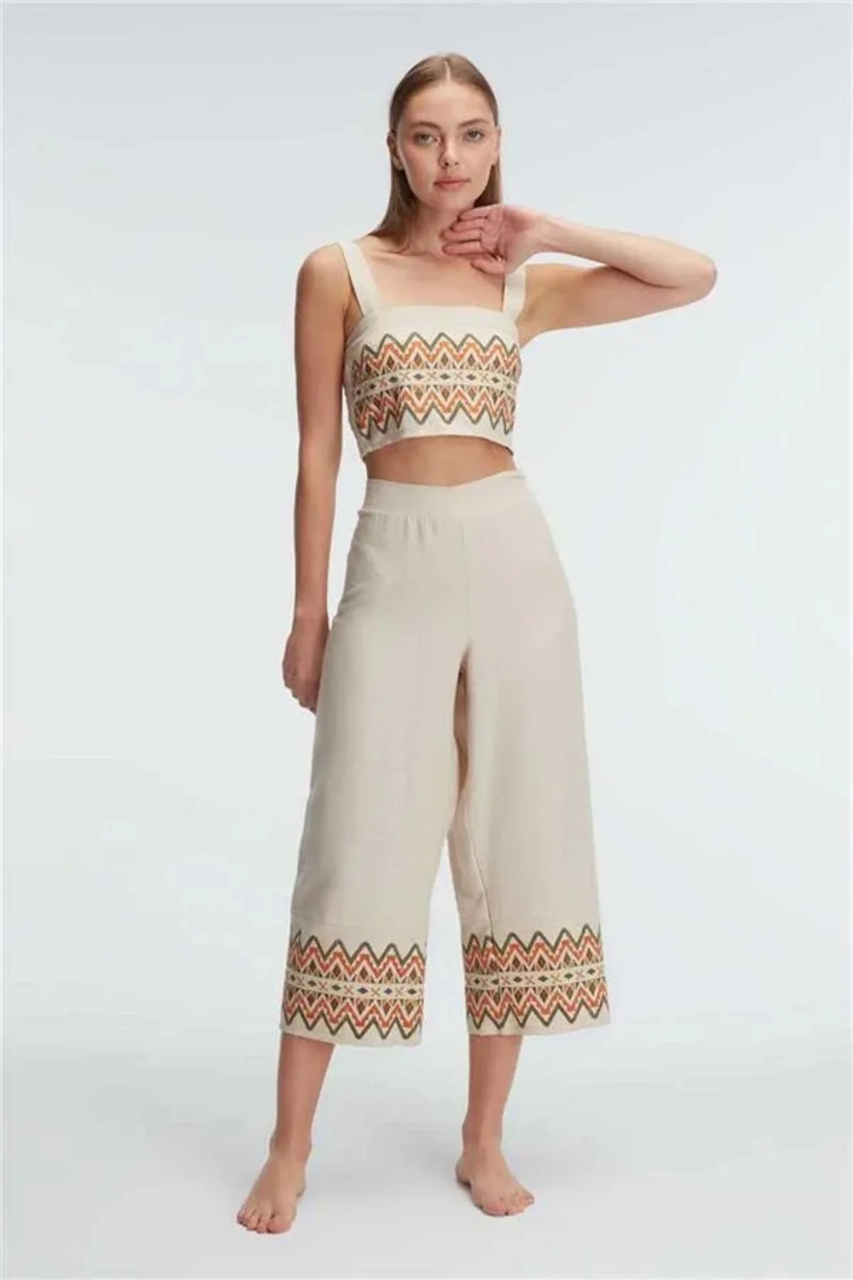 Askılı Oyuk U Yaka Geometrik Yazlık Uzun Nakış Detaylı Pijama Takımı Fiyatı, Yorumları ve Özellikleri