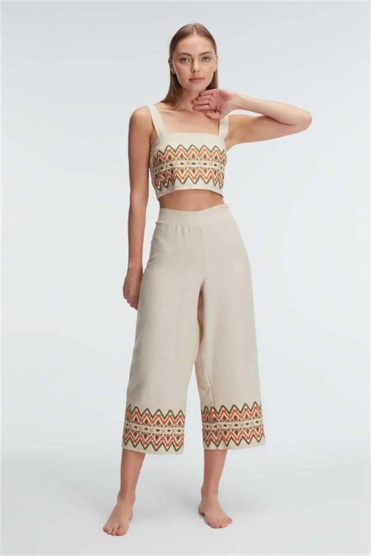 Askılı Oyuk U Yaka Geometrik Yazlık Uzun Nakış Detaylı Pijama Takımı Askılı Oyuk U Yaka Geometrik Yazlık Uzun Nakış Detaylı Pijama Takımı