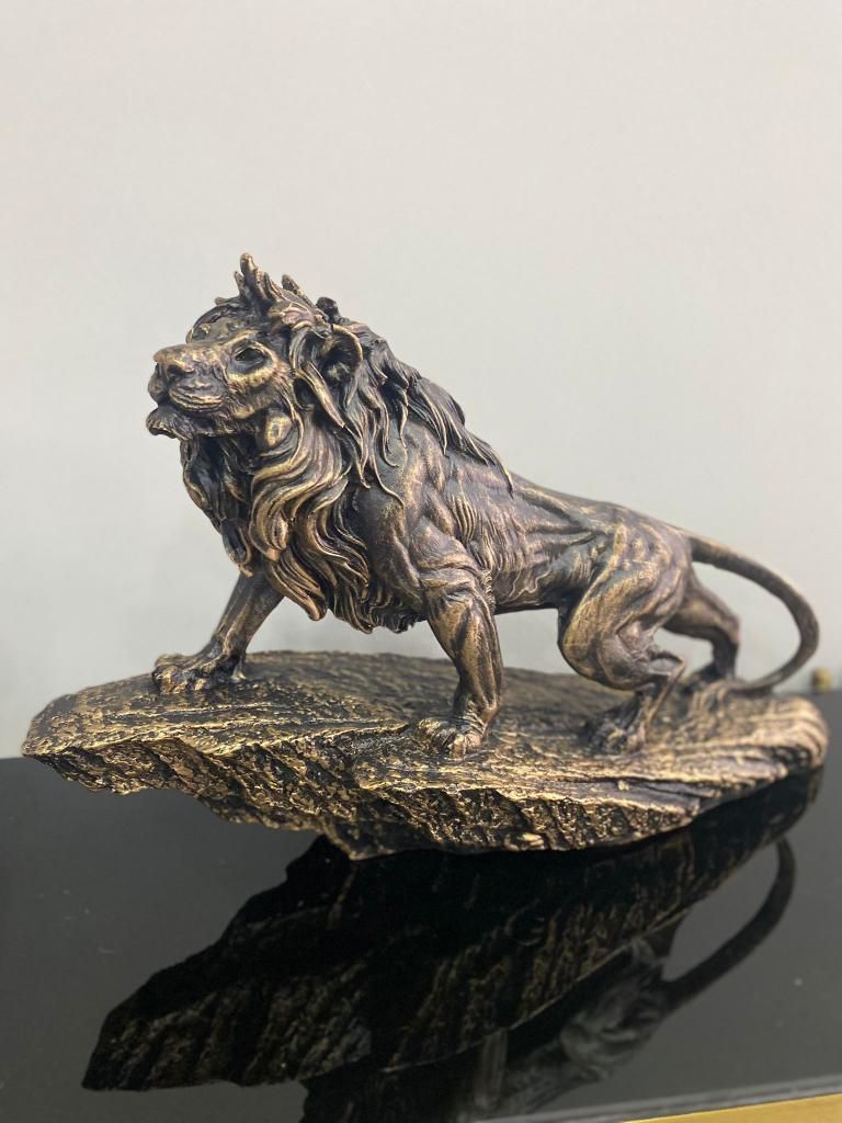 ASLAN KRAL BİBLO FİGÜRÜ TAŞ ÜSTÜNDE ASLAN BÜYÜK BOY
