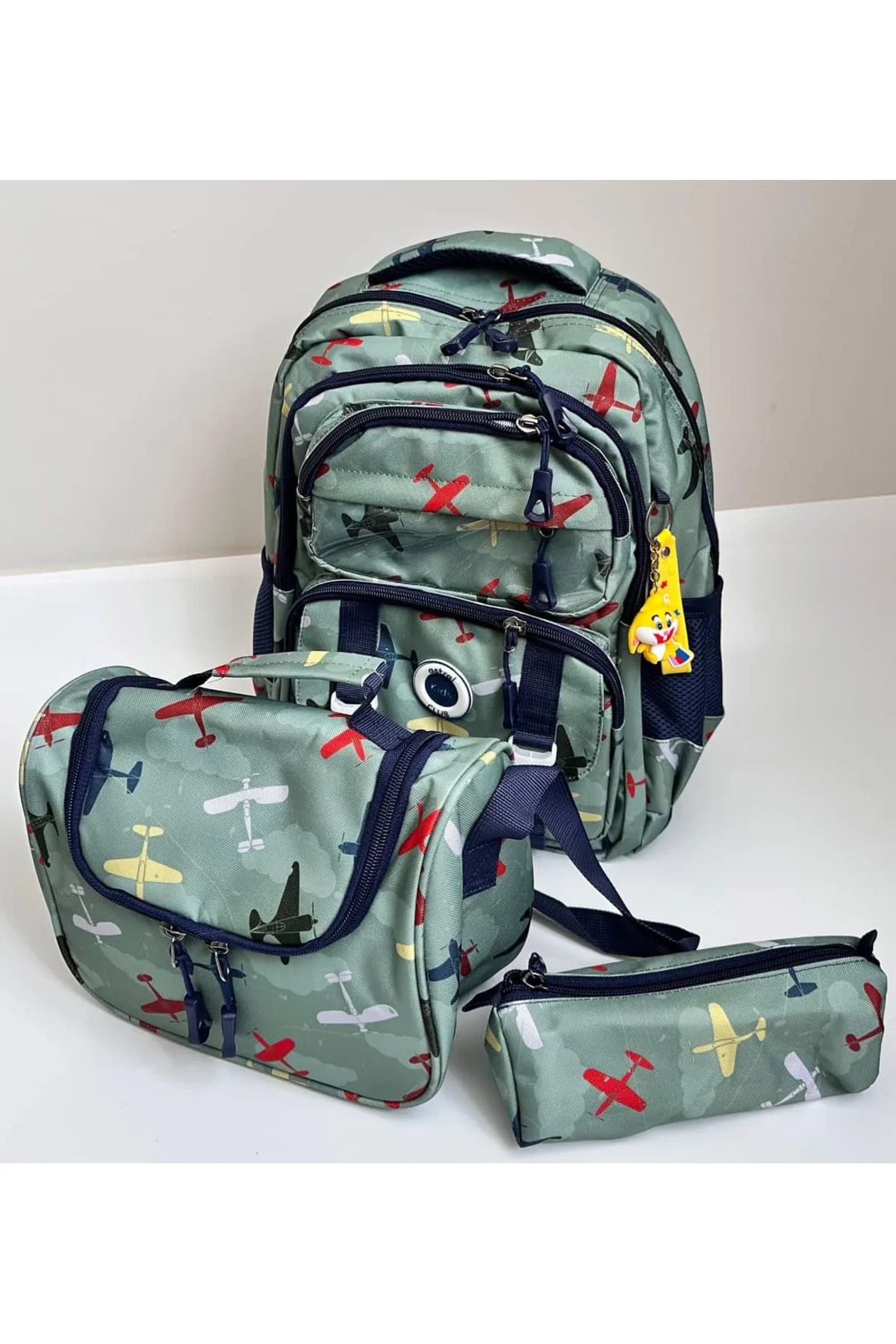Astral Kids Üçlü Set Ortopedik İlk Okul ve Orta Okul Sırt Çantası Astral Kids Üçlü Set Ortopedik İlk Okul ve Orta Okul Sırt Çantası