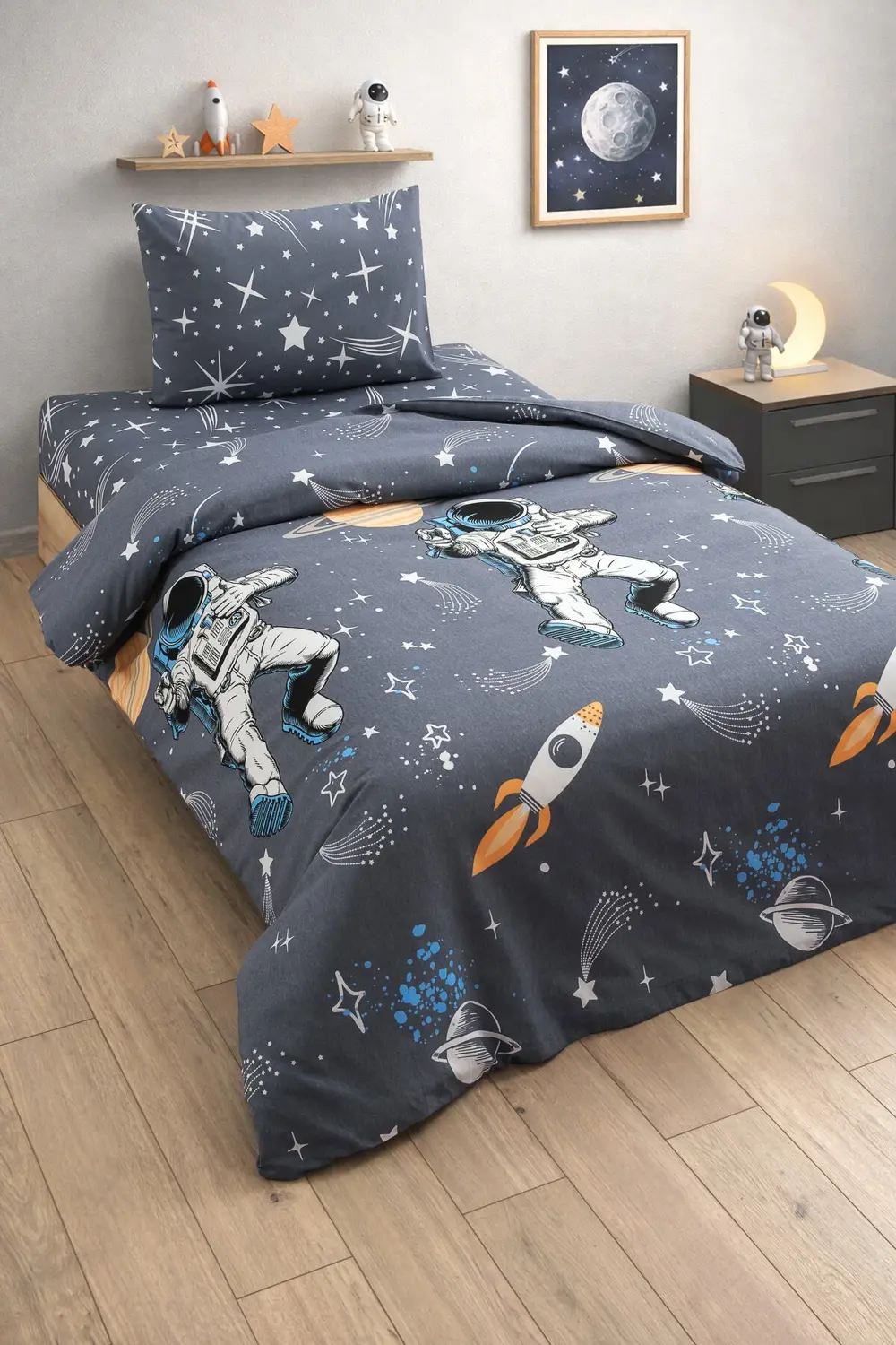 Astronot Desenli Lastikli Çarşaflı Nevresim Takımı – Çocuk & Genç